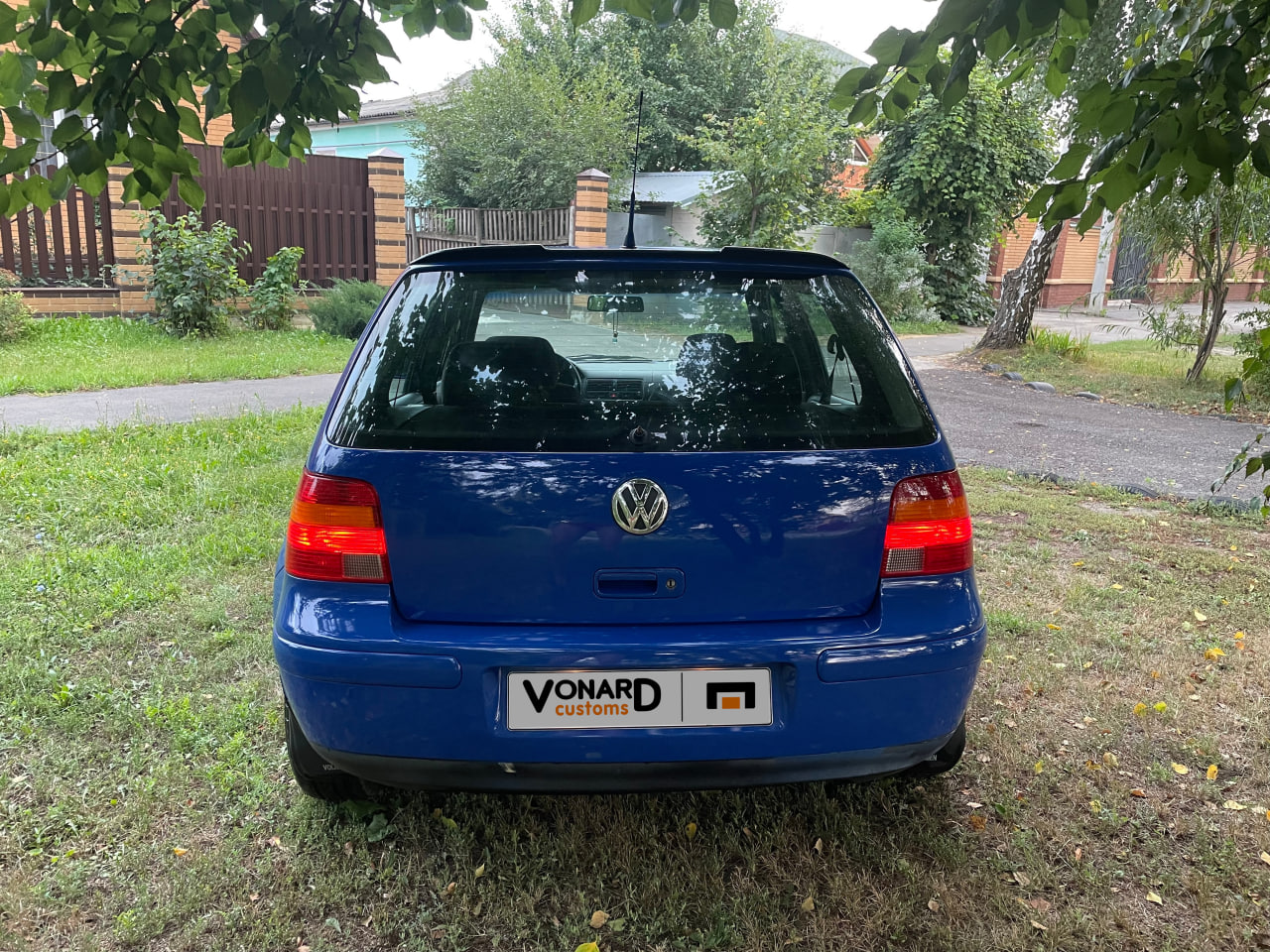 картинка Спойлер лезвие крышки багажника VW Golf 4 - под покраску vonard customs 