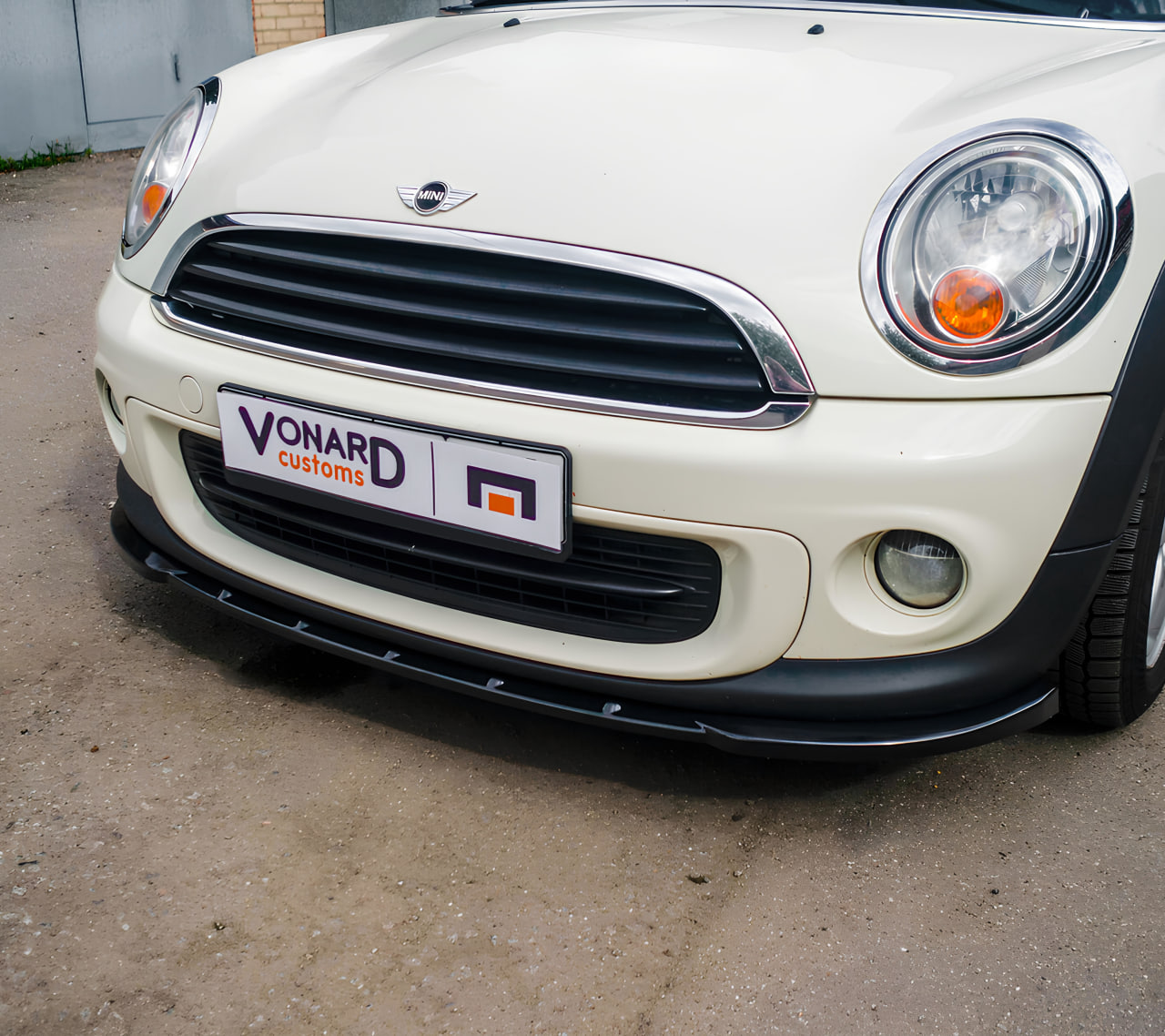 картинка Сплиттер переднего бампера MINI One Hatch R56 - под покраску vonard customs 