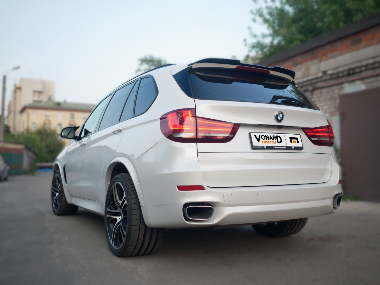 картинка Спойлер лезвие крышки багажника BMW X5 F15 vonard customs 