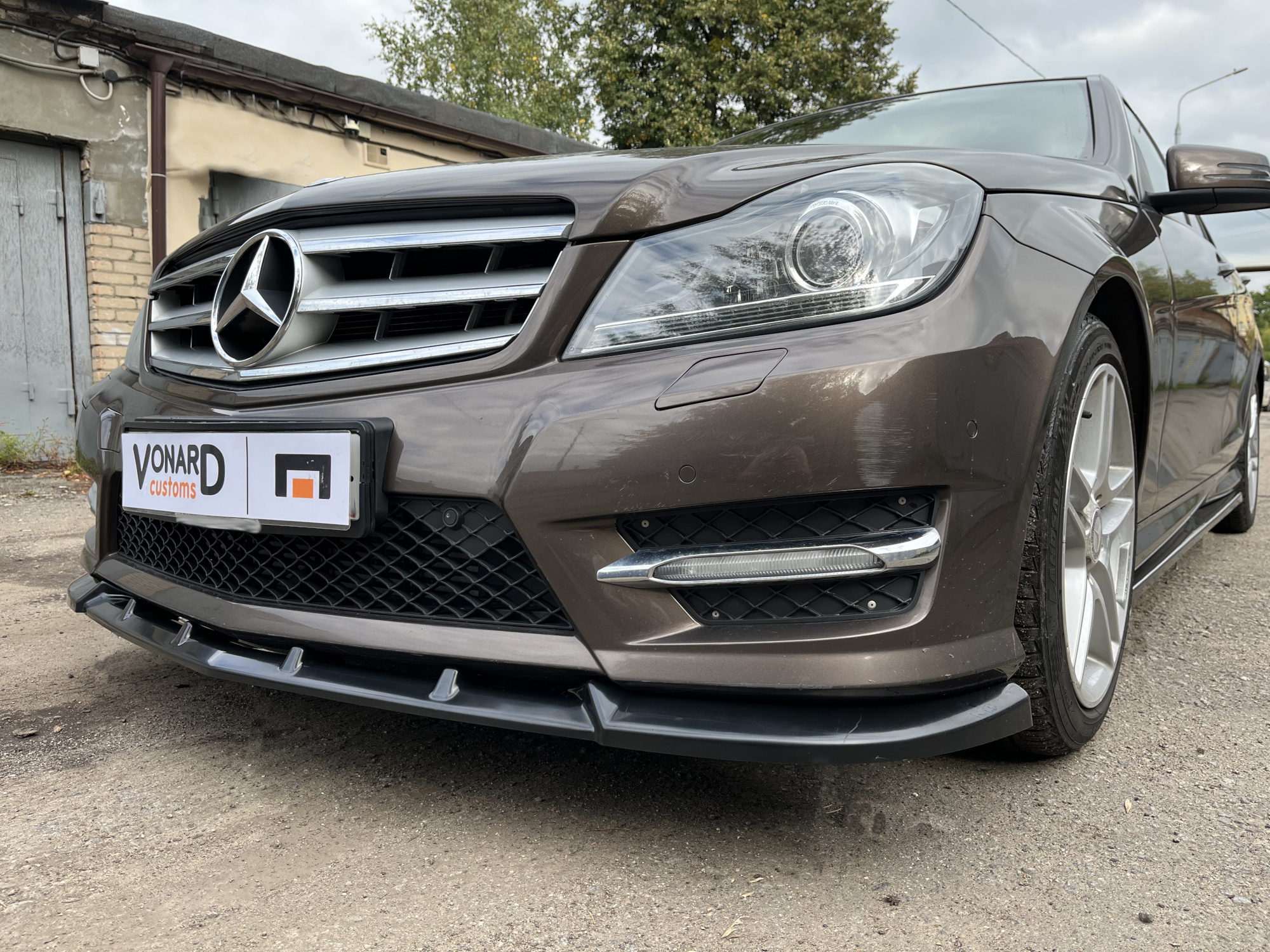 картинка Сплиттер переднего бампера Mercedes C W204 рест. vonard customs 