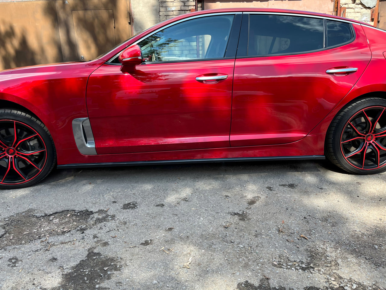 картинка Лезвия под пороги KIA Stinger 1 vonard customs 