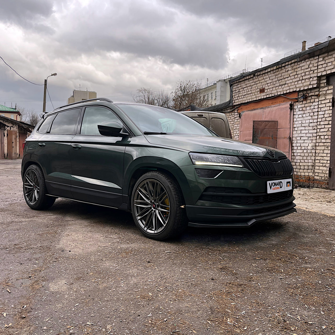 картинка Сплиттер переднего бампера Skoda Karoq 1 дорест vonard customs 
