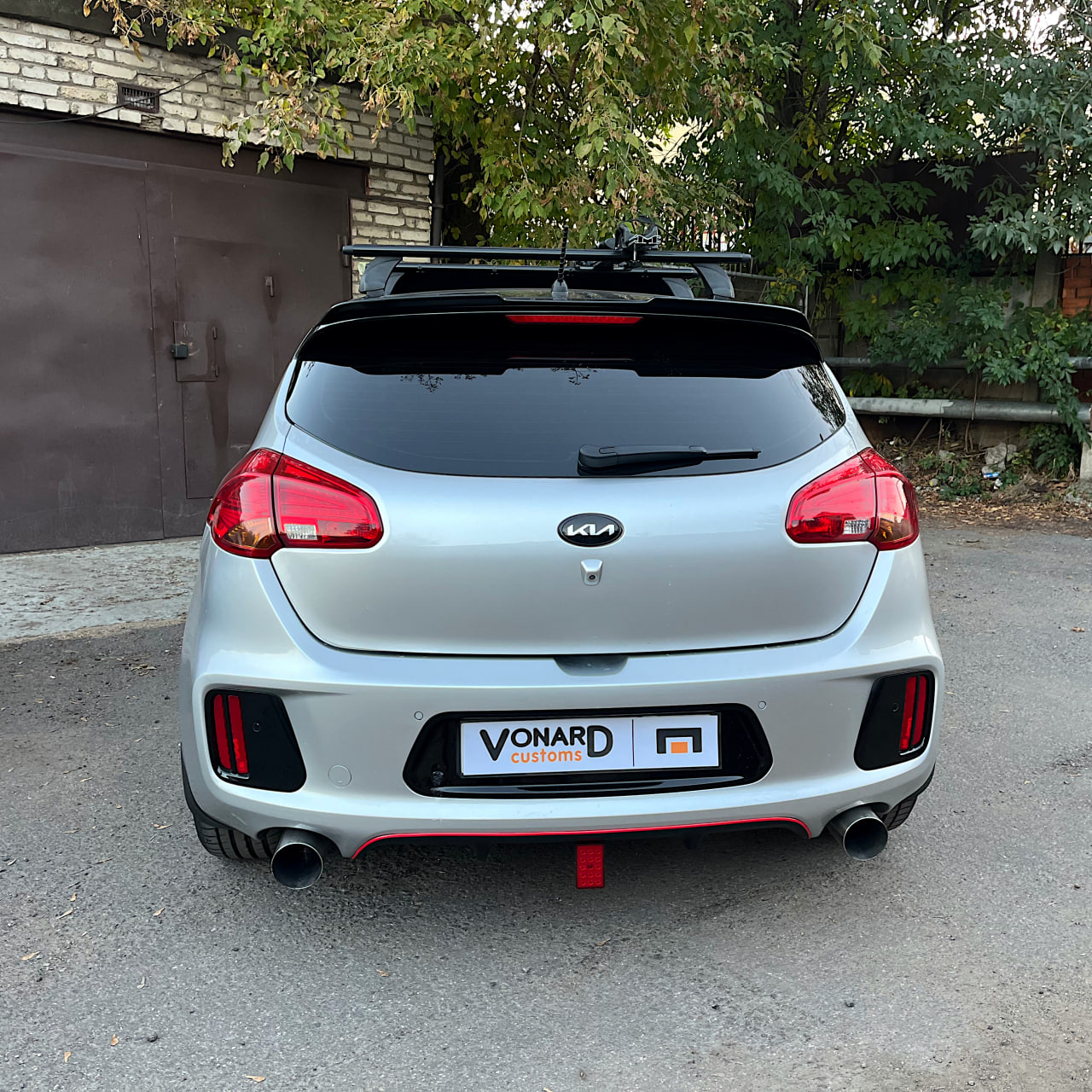 картинка Спойлер лезвие крышки багажника Kia Ceed 2 - черный металлик vonard customs 