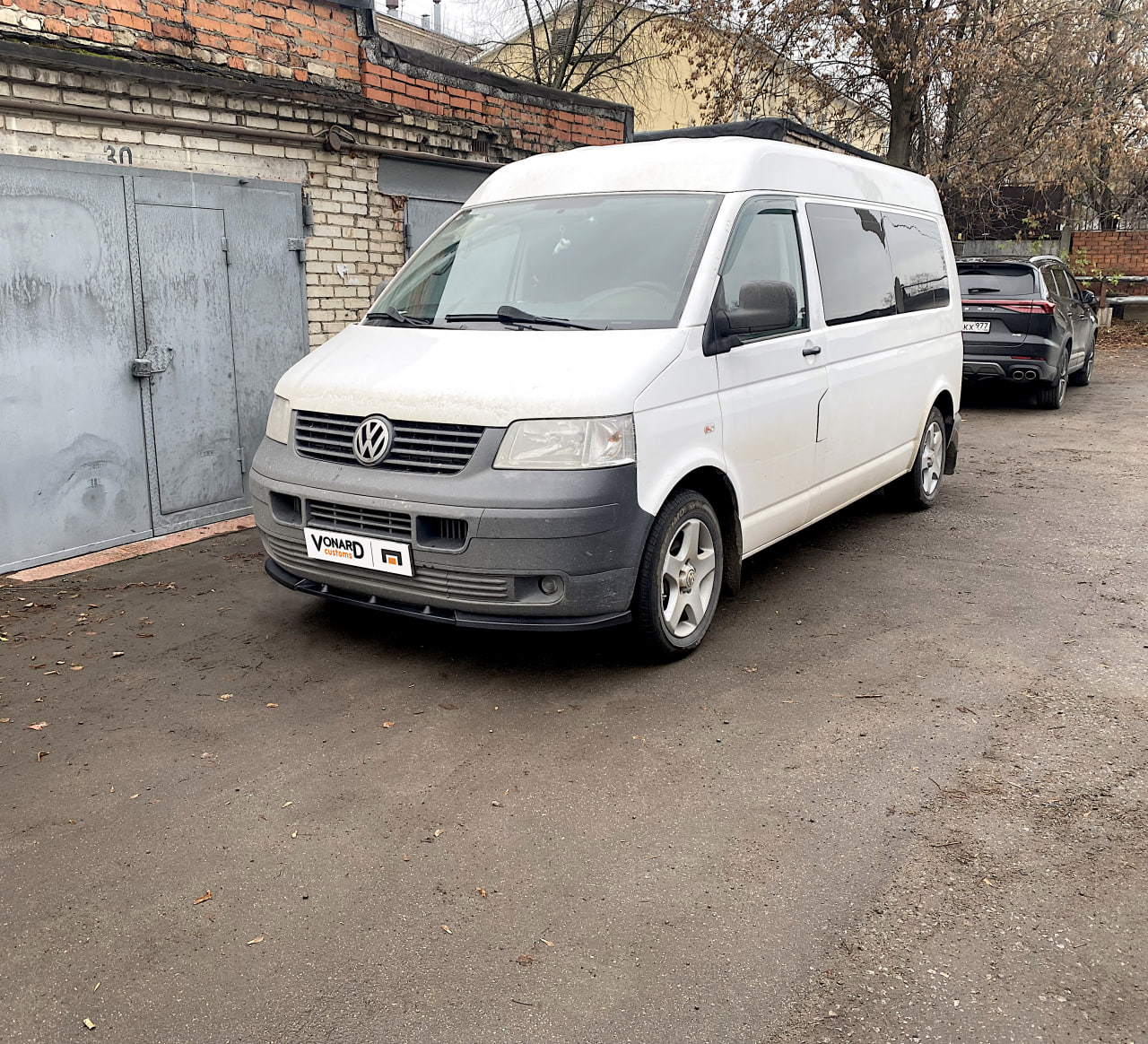 картинка Сплиттер переднего бампера VW T5 Transporter - текстура vonard customs 