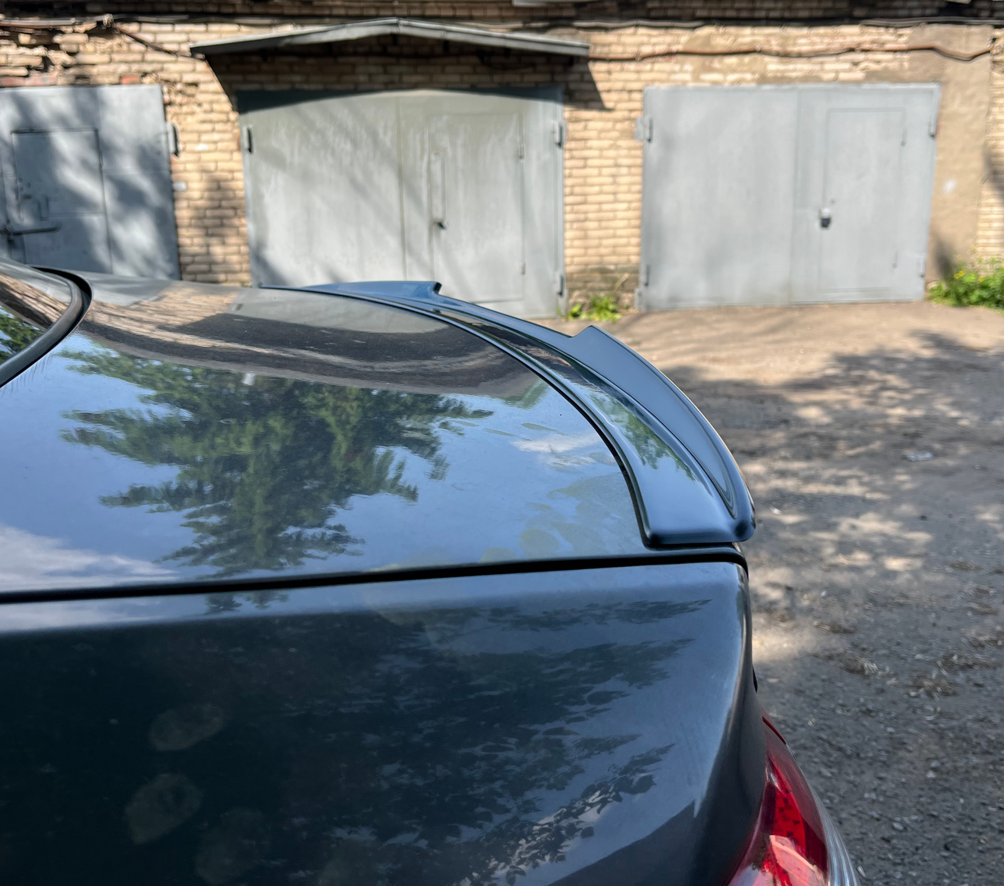 картинка Спойлер лезвие крышки багажника Kia Rio 3 - черный металлик vonard customs 