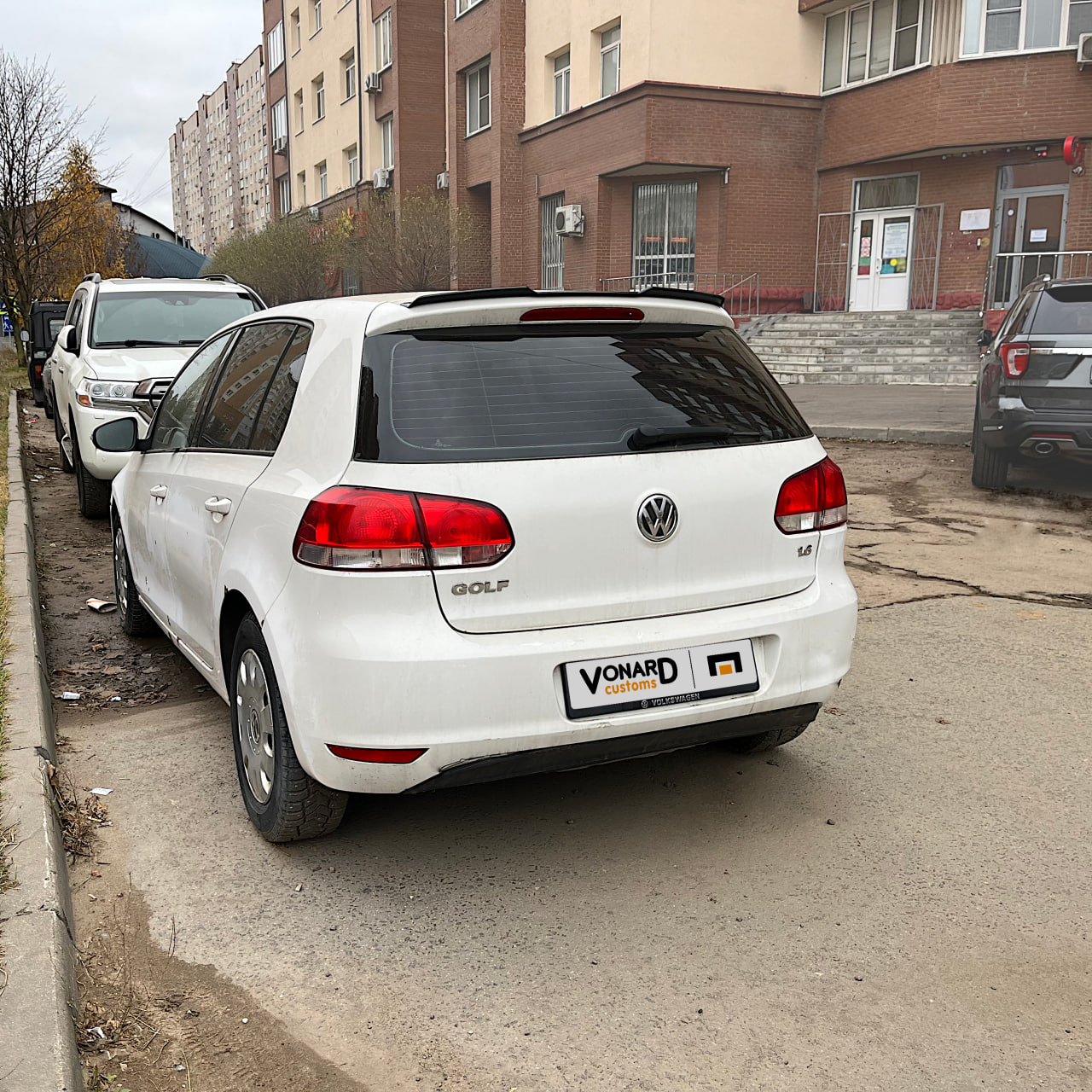 картинка Спойлер лезвие крышки багажника VW Golf 6 (короткий) - под покраску vonard customs 