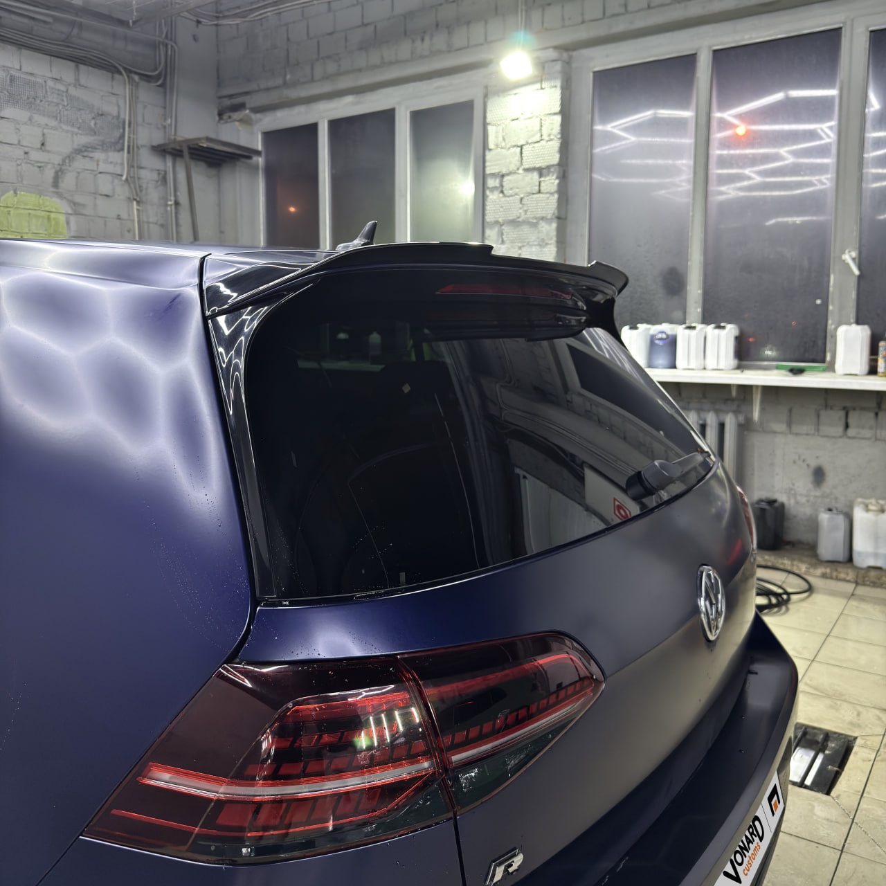 картинка Спойлер лезвие крышки багажника VW Golf 7 R (GTI, R-line) vonard customs 