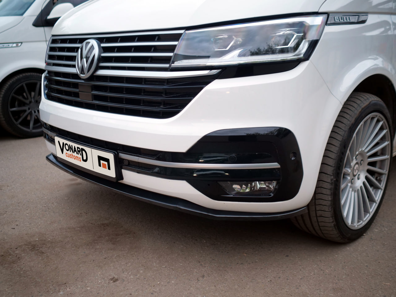 картинка Сплиттер переднего бампера VW T6.1 R-style vonard customs 