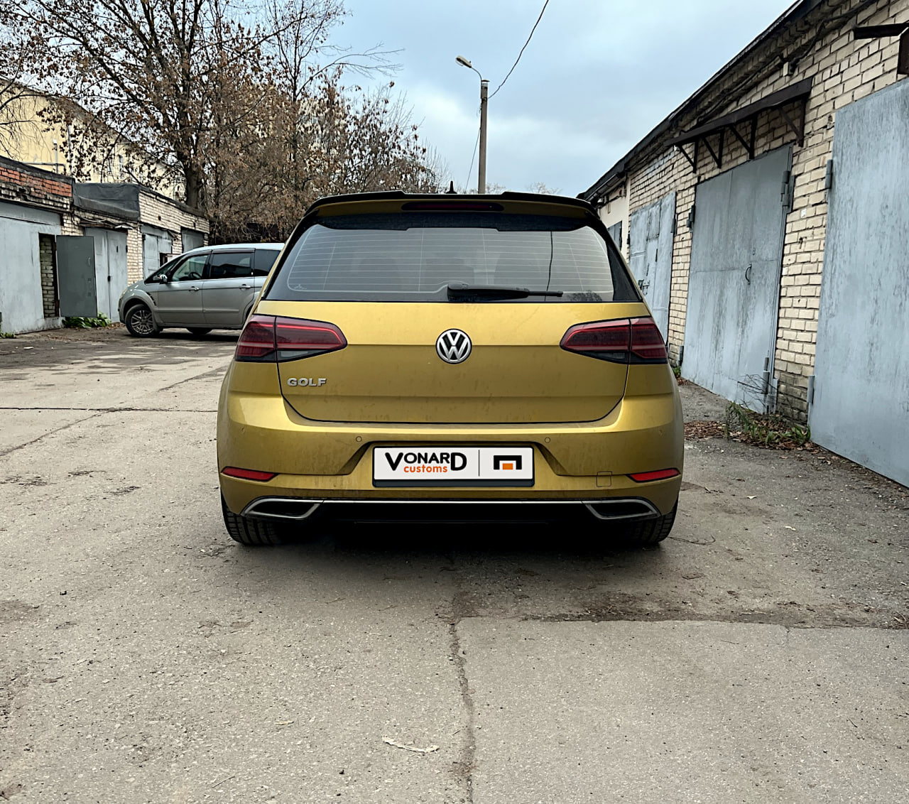 картинка Спойлер лезвие крышки багажника VW Golf 7 vonard customs 