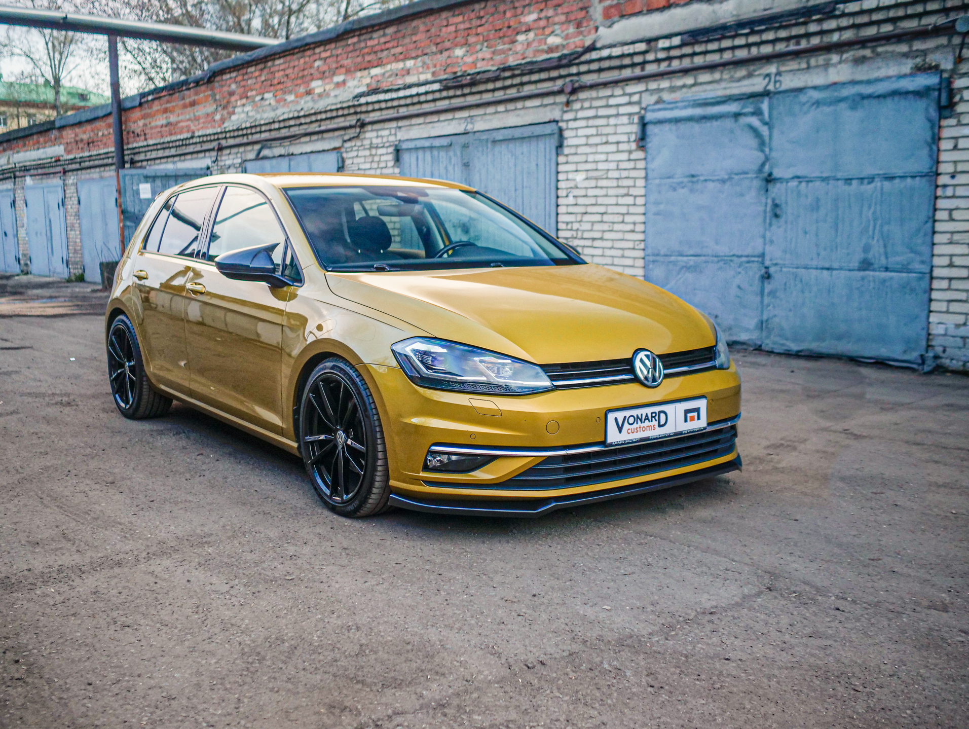 картинка Сплиттер переднего бампера VW Golf 7 рест. - черный металлик vonard customs 