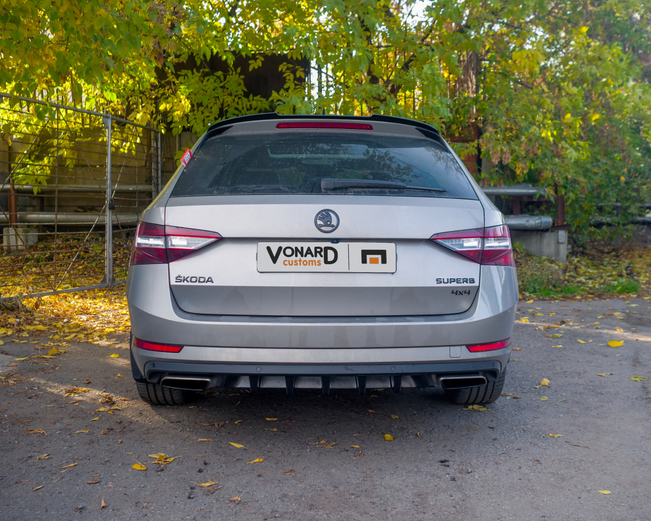 картинка Диффузор вставка заднего бампера Skoda Superb 3 - текстура vonard customs 