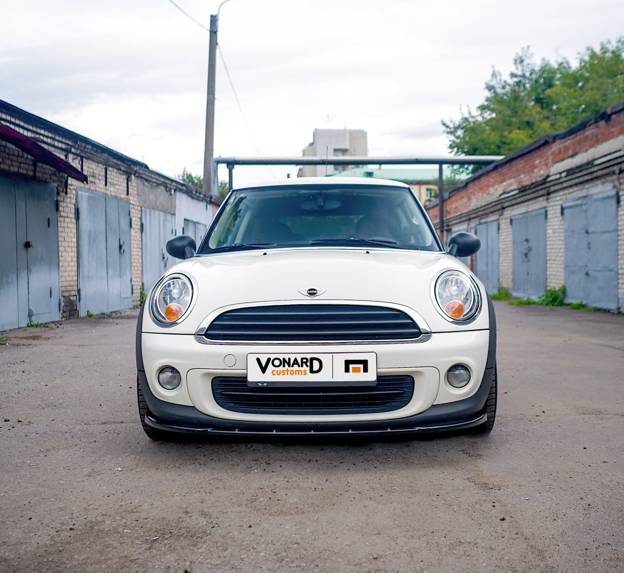 картинка Сплиттер переднего бампера MINI One Hatch R56 - под покраску vonard customs 