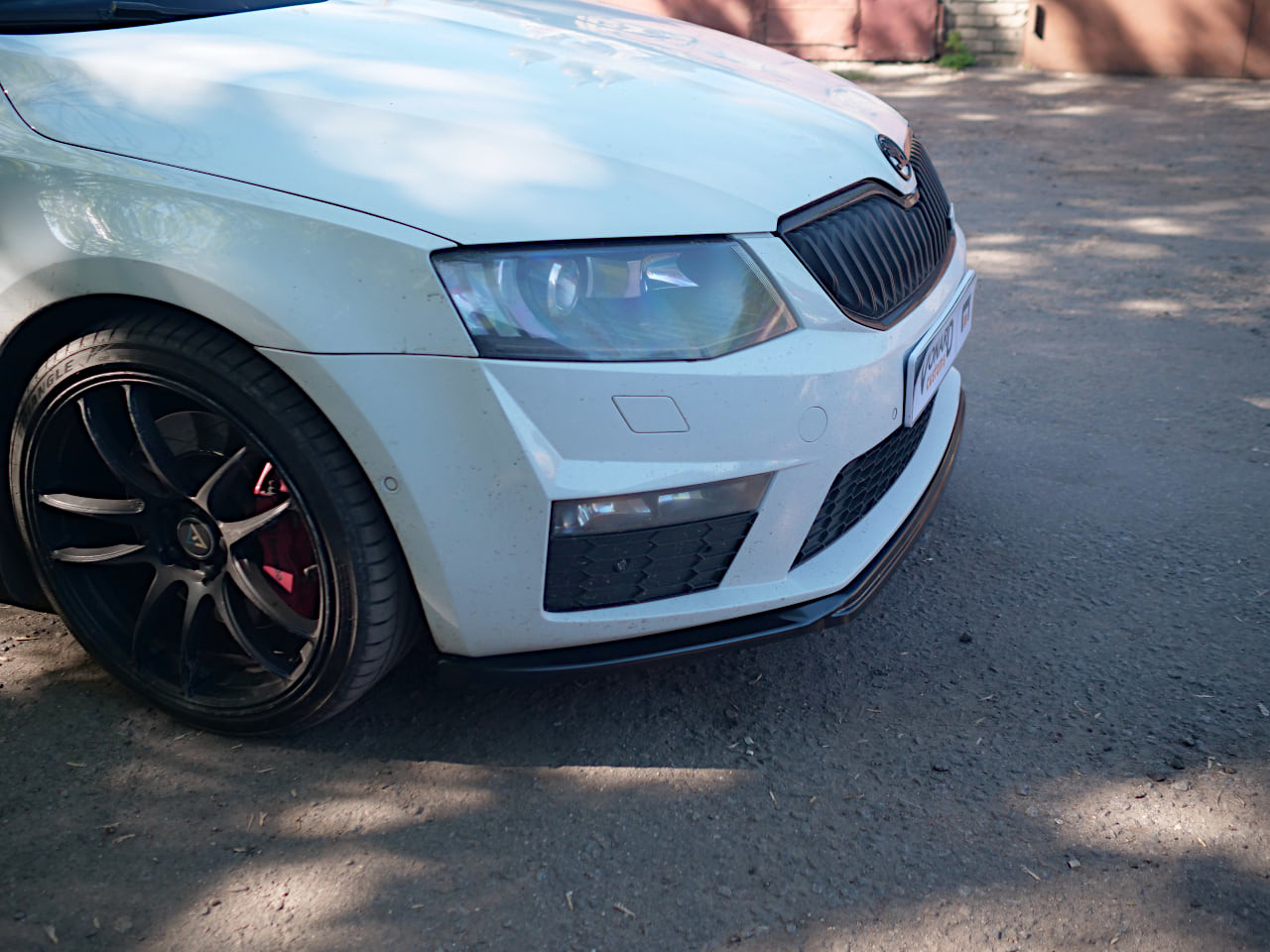 картинка Сплиттер переднего бампера Skoda Octavia 3 A7 RS V2 vonard customs 