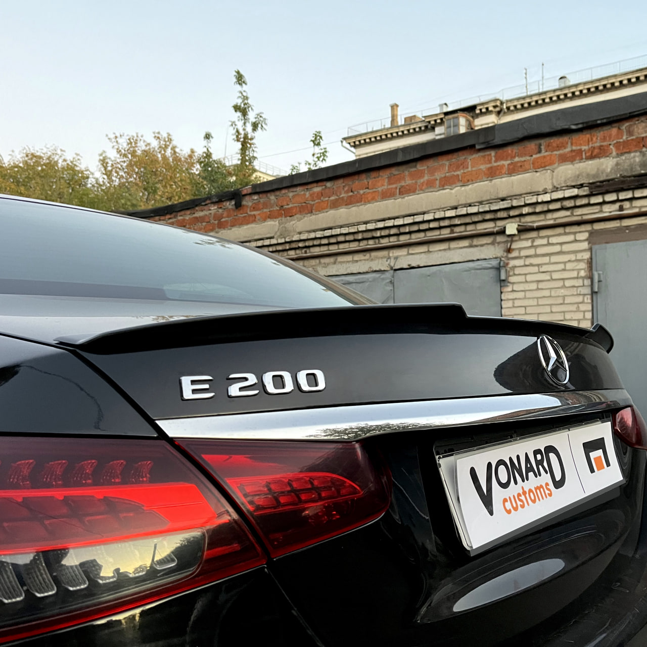 картинка Спойлер лезвие крышки багажника Mercedes E W213 - под покраску vonard customs 