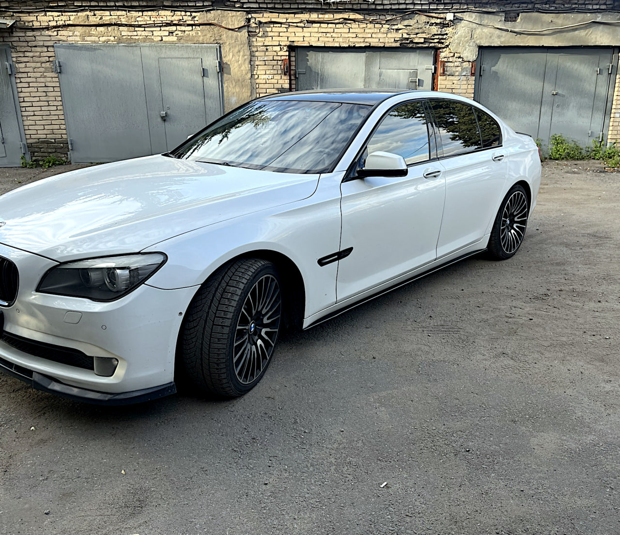 картинка Лезвия под пороги BMW 7 F01 - под покраску vonard customs 