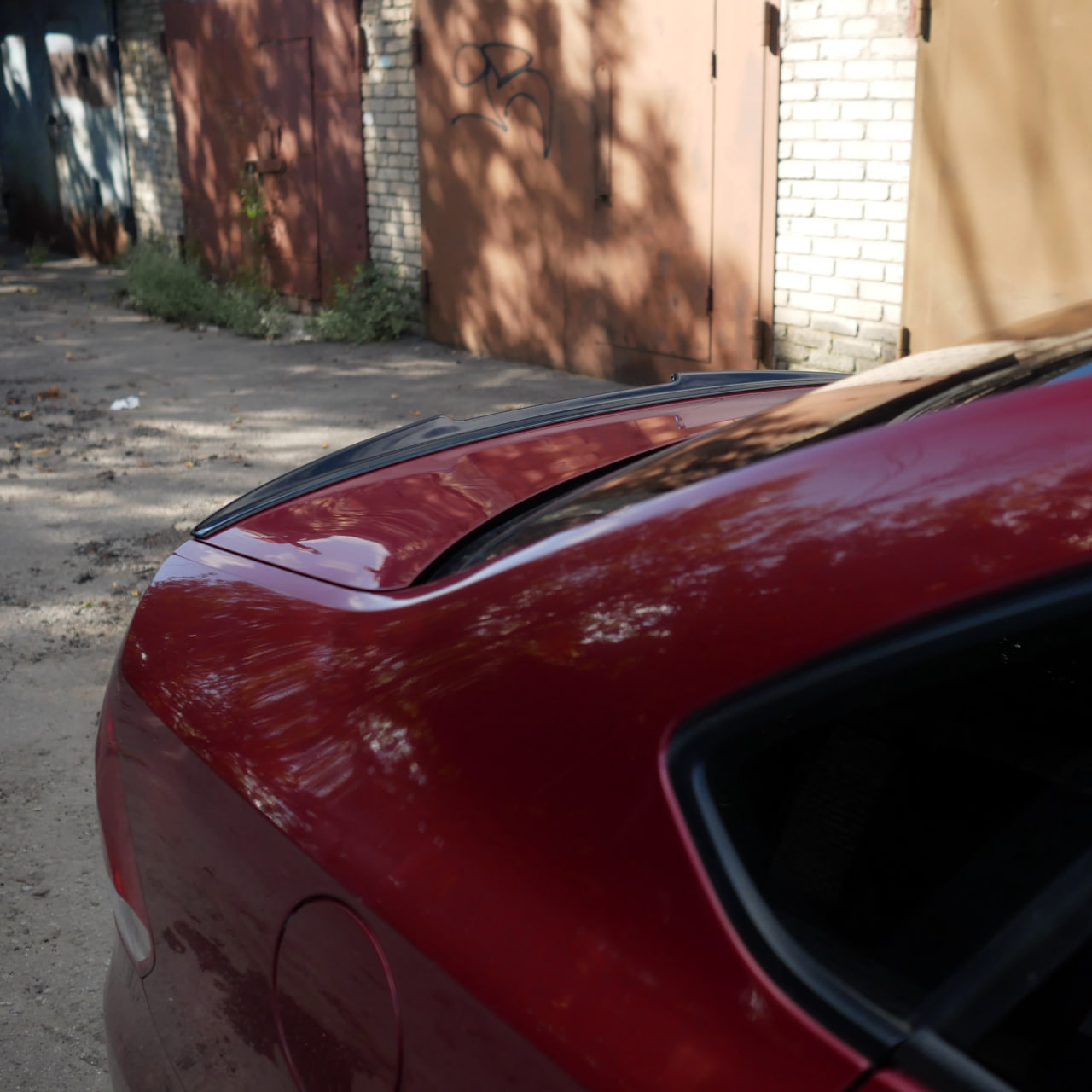 картинка Спойлер лезвие крышки багажника VW Polo 5 седан - черный металлик vonard customs 