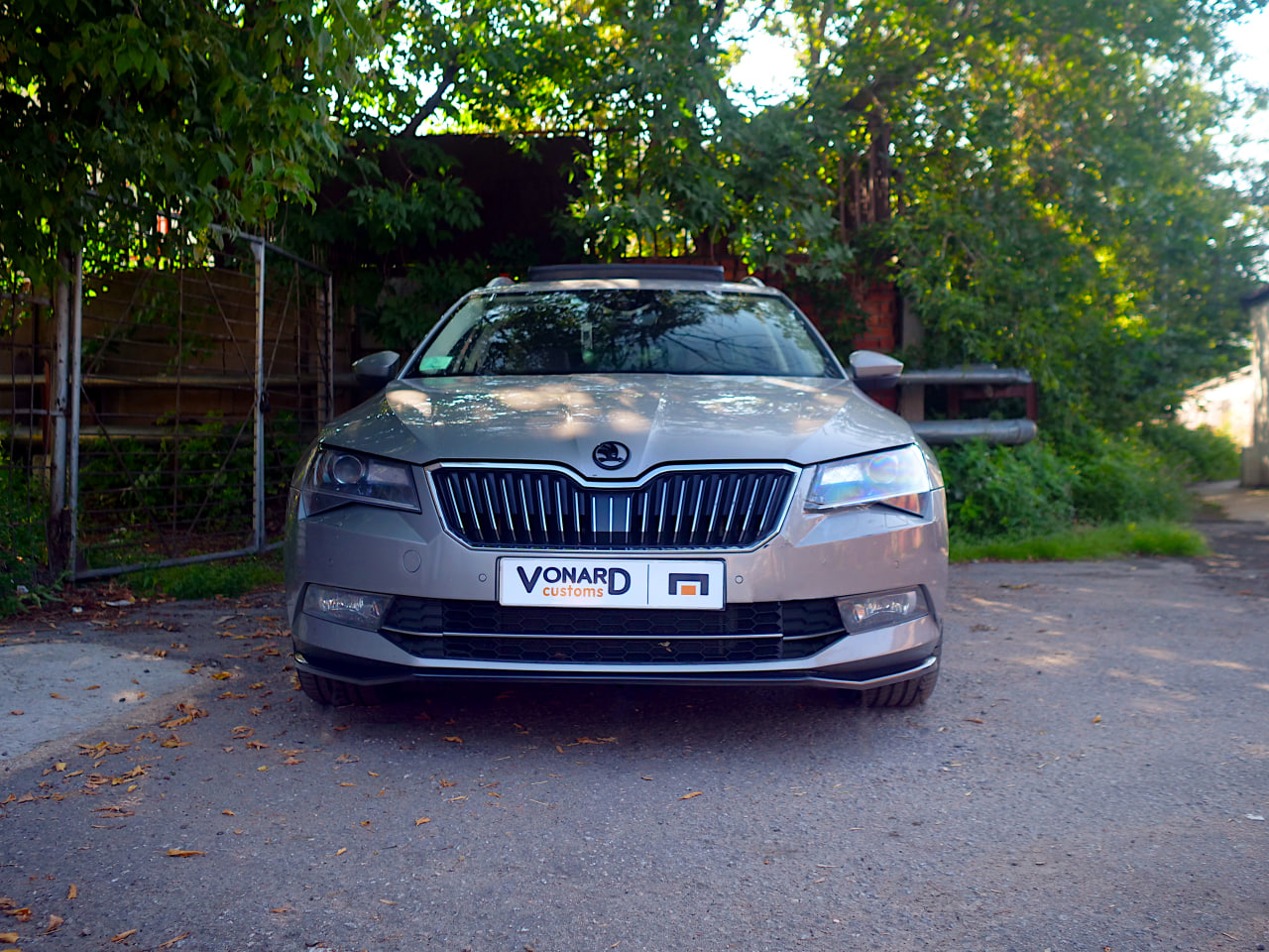 картинка Сплиттер переднего бампера Skoda Superb 3 - под покраску vonard customs 