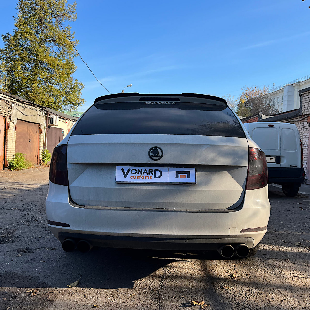 картинка Спойлер лезвие крышки багажника Skoda Superb 2 универсал vonard customs 