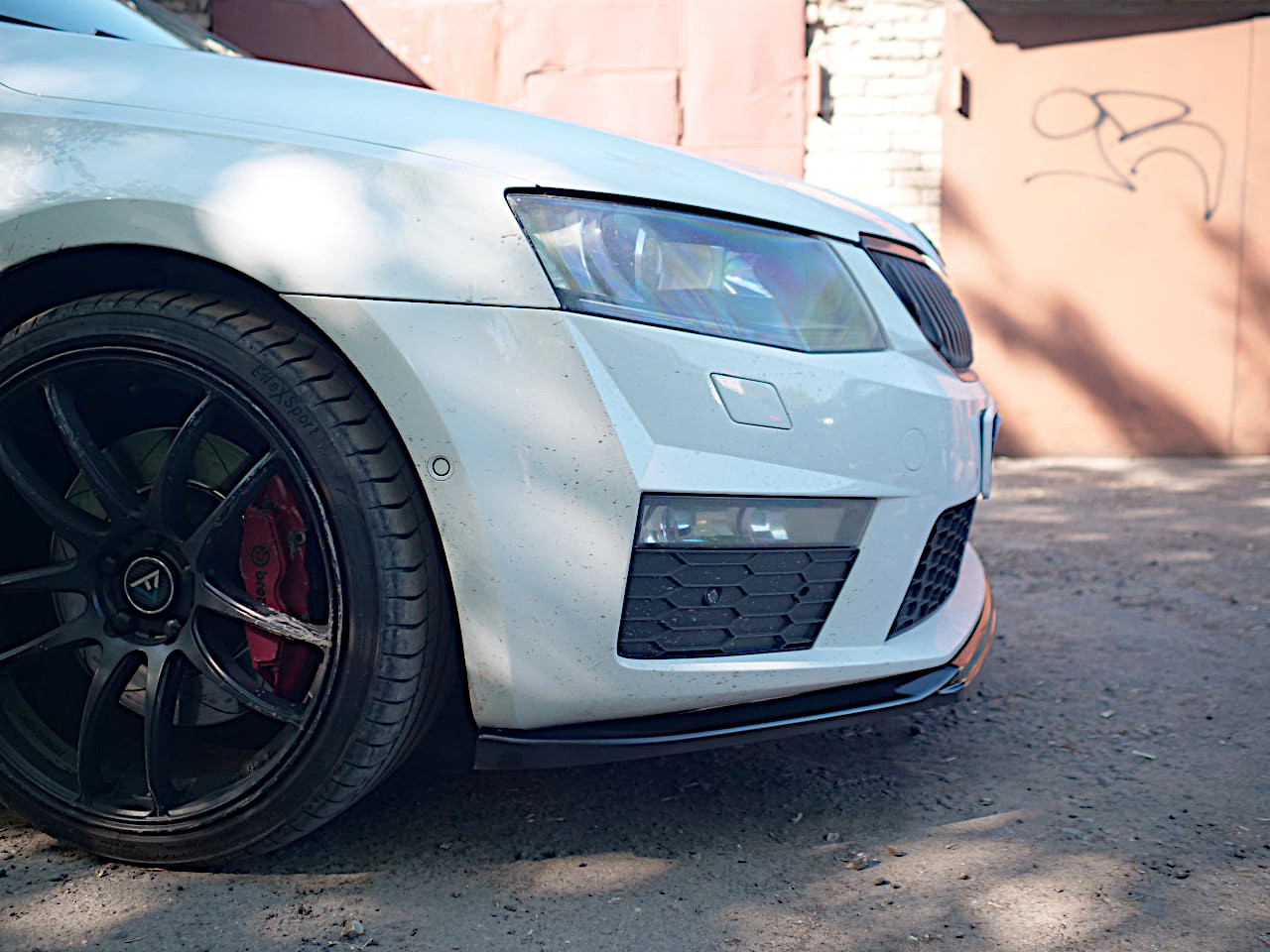 картинка Сплиттер переднего бампера Skoda Octavia 3 A7 RS V2 vonard customs 