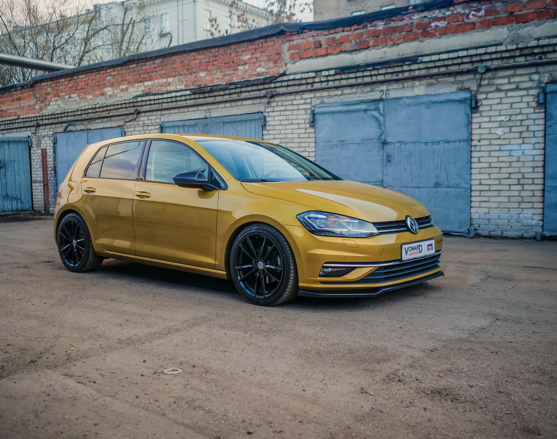 картинка Сплиттер переднего бампера VW Golf 7 рест. vonard customs 