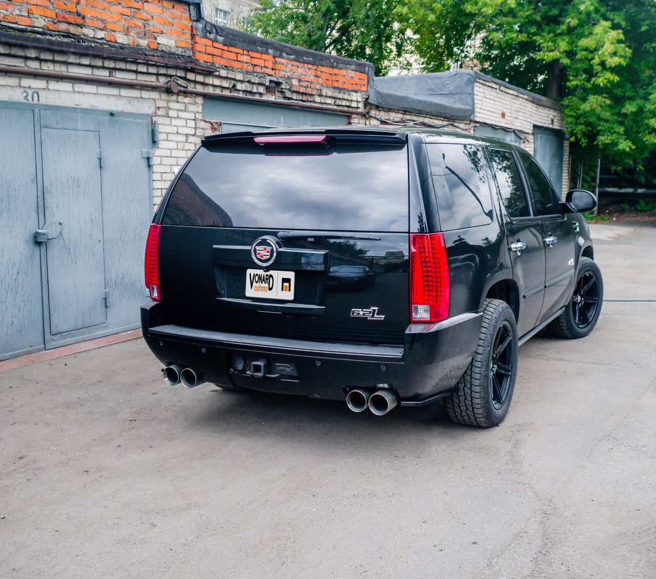 картинка Сплиттеры заднего бампера Cadillac Escalade 3 vonard customs 