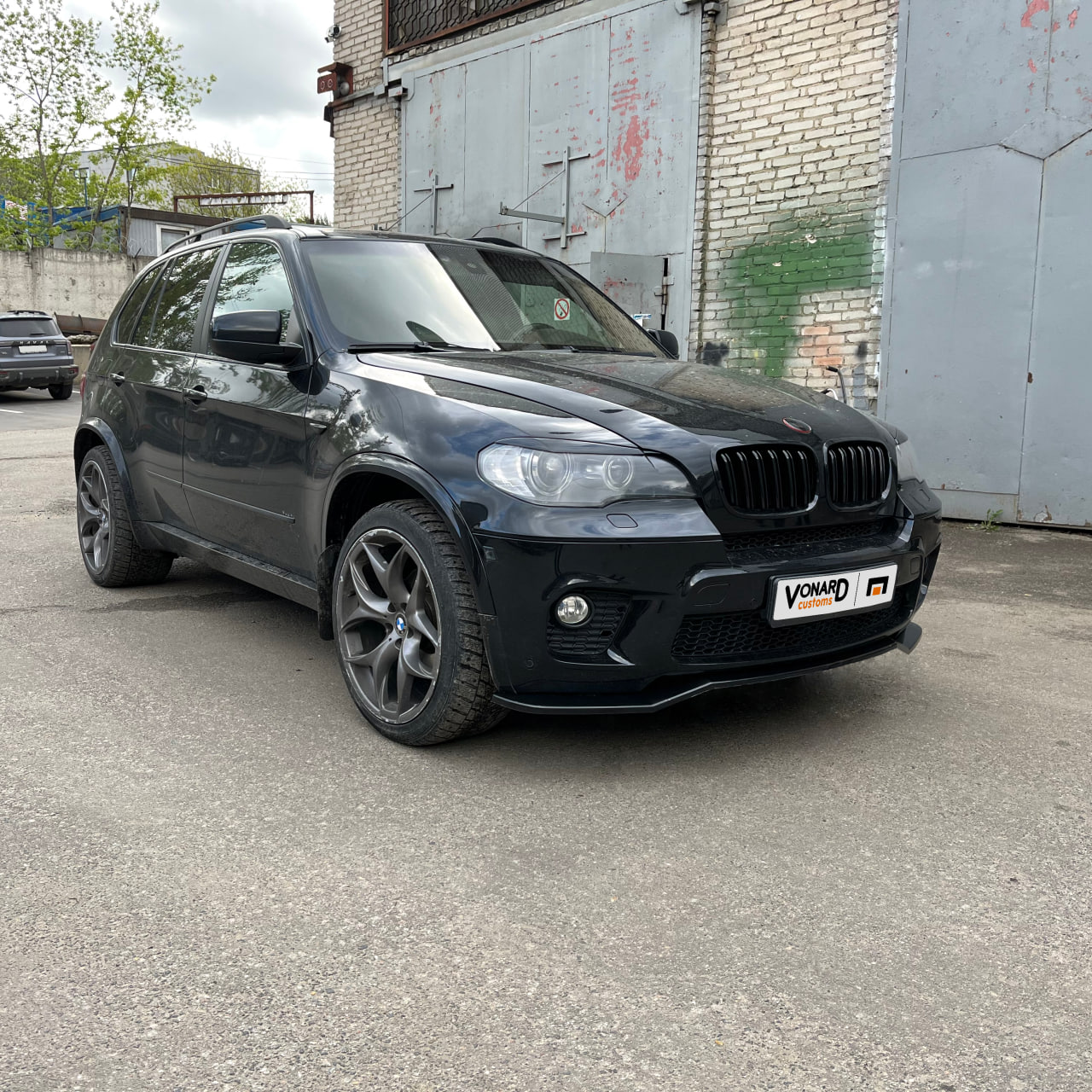 картинка Сплиттер переднего бампера BMW X5 E70 M-Pack рестайлинг vonard customs 
