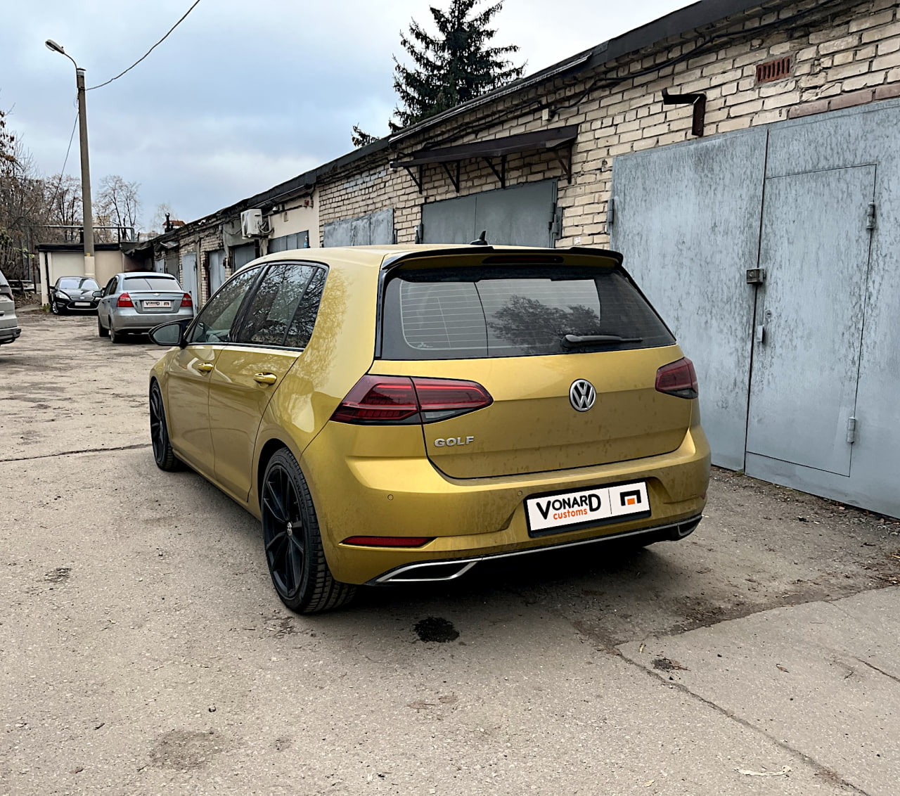 картинка Спойлер лезвие крышки багажника VW Golf 7 vonard customs 