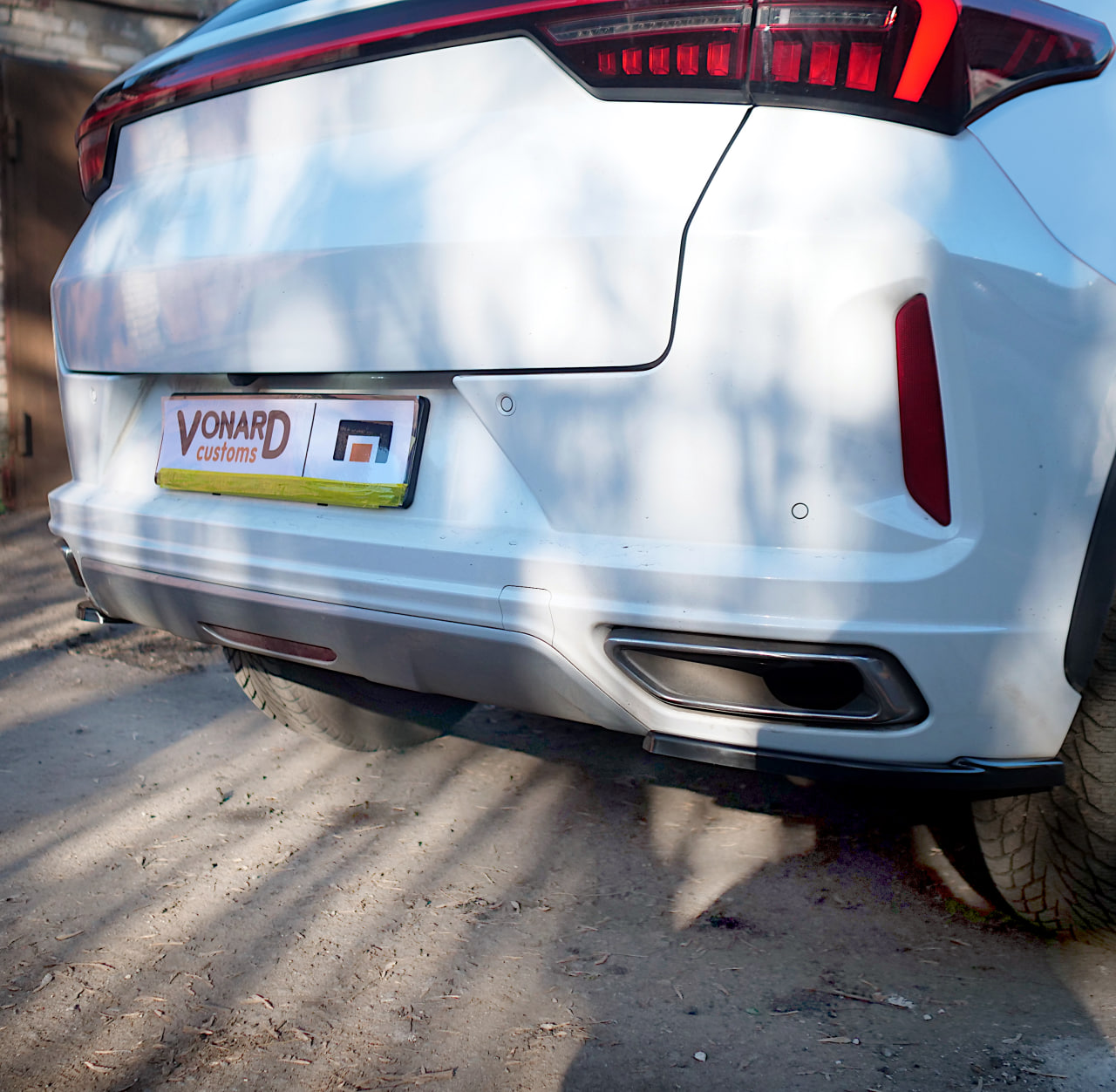 картинка Сплиттеры заднего бампера EXEED LX 1 - черный металлик vonard customs 