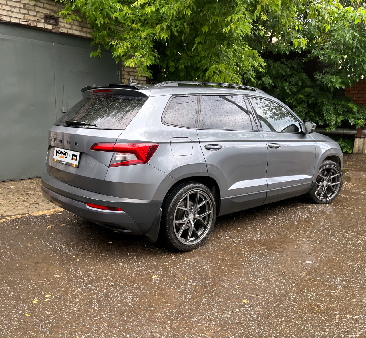 картинка Спойлер лезвие крышки багажника Skoda Karoq 1 (короткий) vonard customs 
