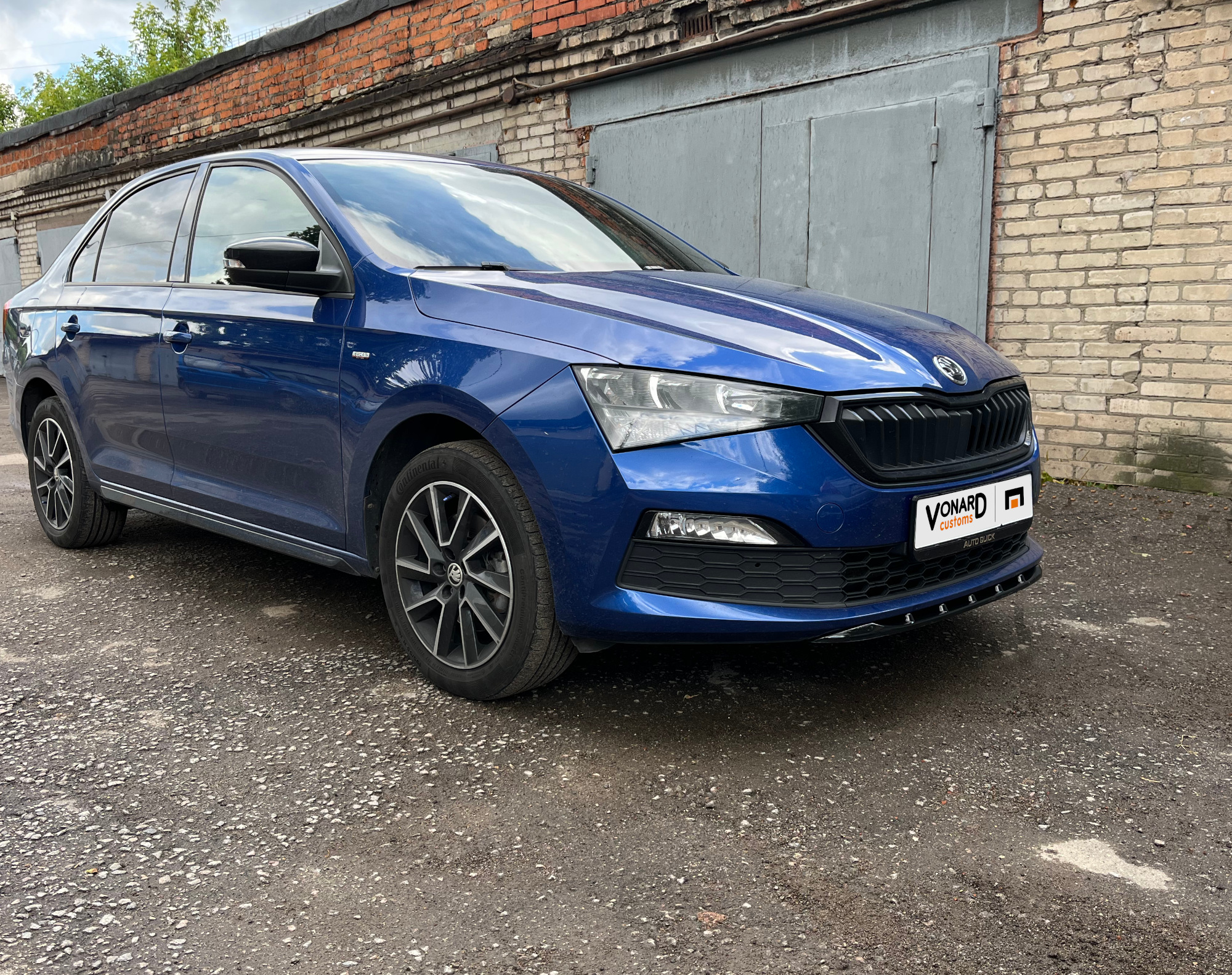 картинка Сплиттер (короткий) переднего бампера Skoda Rapid 2 - черный металлик vonard customs 