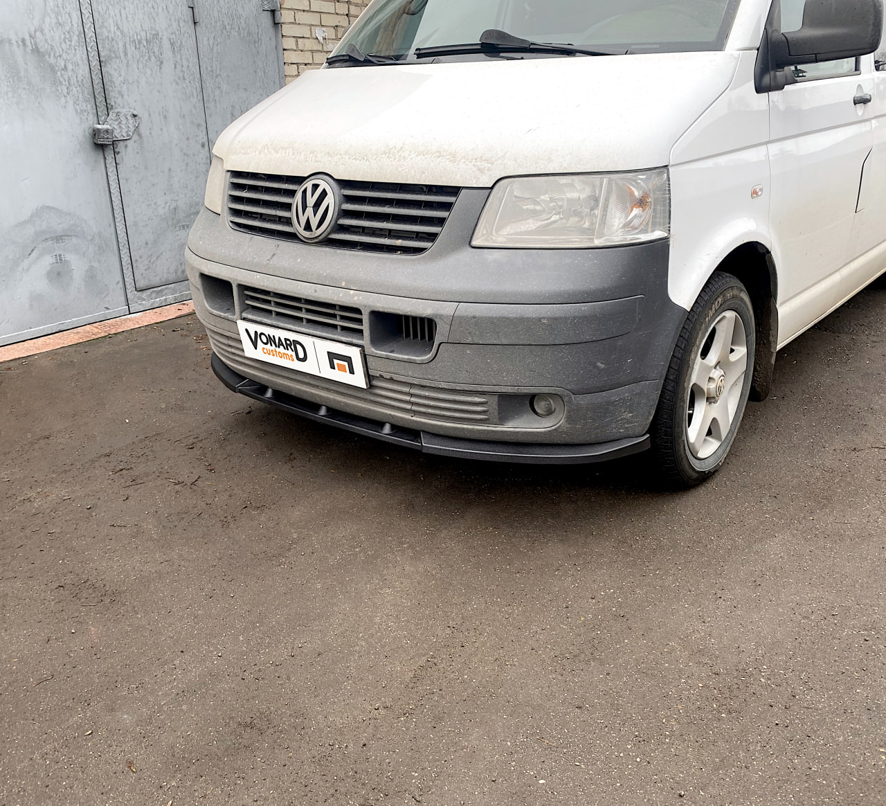 картинка Сплиттер переднего бампера VW T5 Transporter - текстура vonard customs 