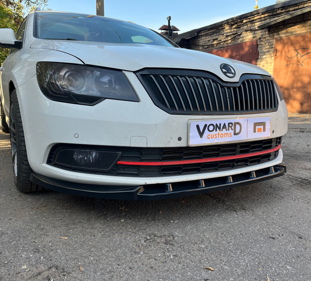 картинка Сплиттер переднего бампера Skoda Superb 2 рест. vonard customs 