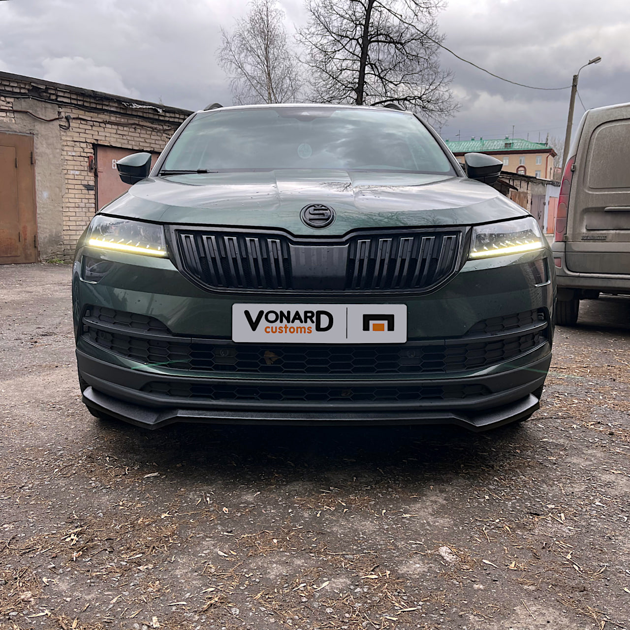 картинка Сплиттер переднего бампера Skoda Karoq 1 - текстура vonard customs 