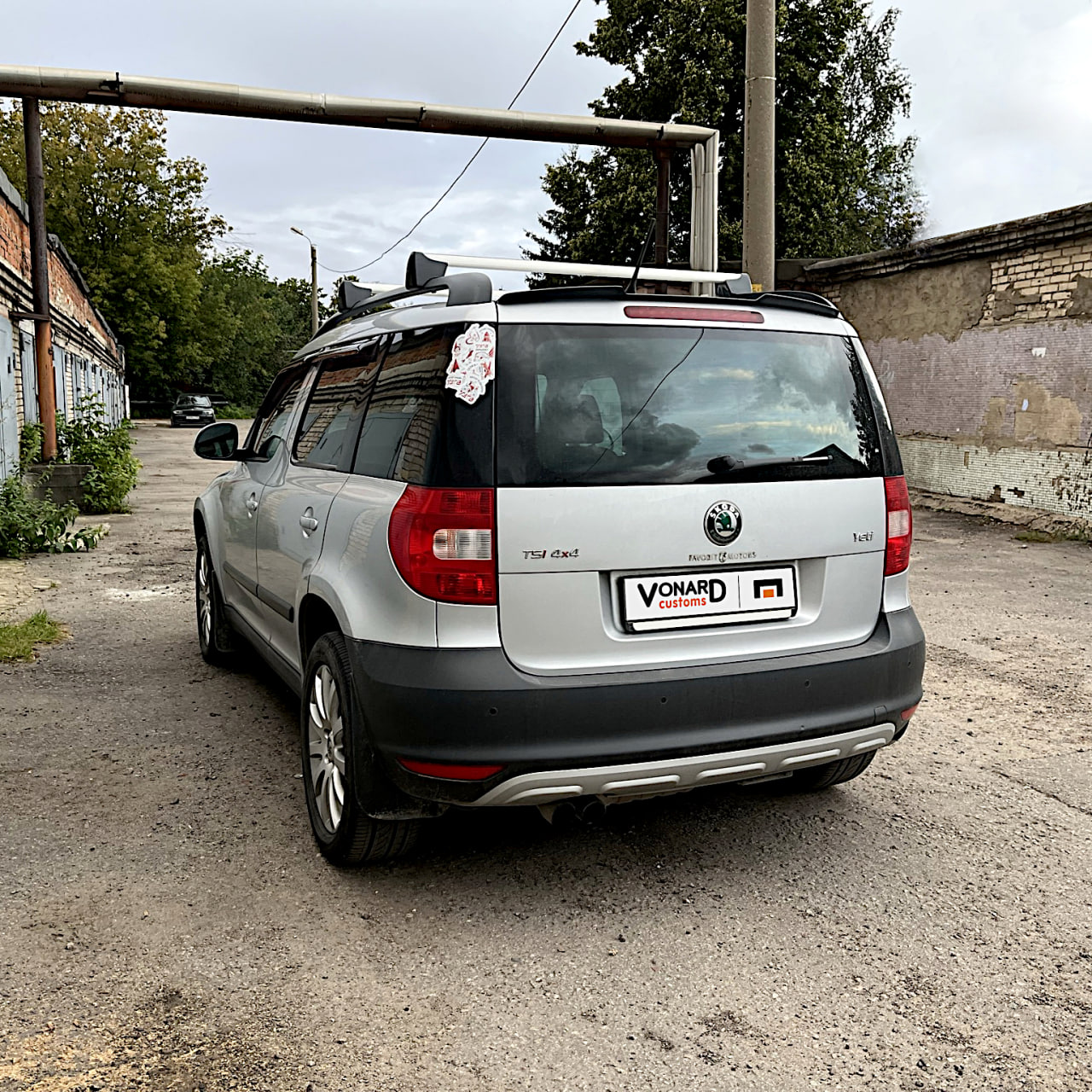 картинка Спойлер лезвие крышки багажника Skoda Yeti 1 V2 - под покраску vonard customs 
