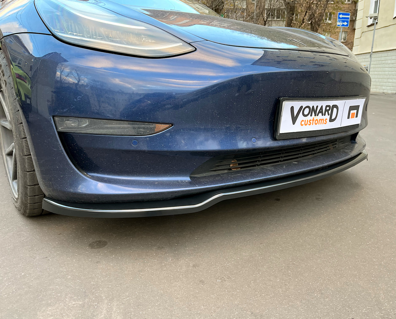 картинка Сплиттер переднего бампера Tesla Model 3 (прилегающий) - под покраску vonard customs 