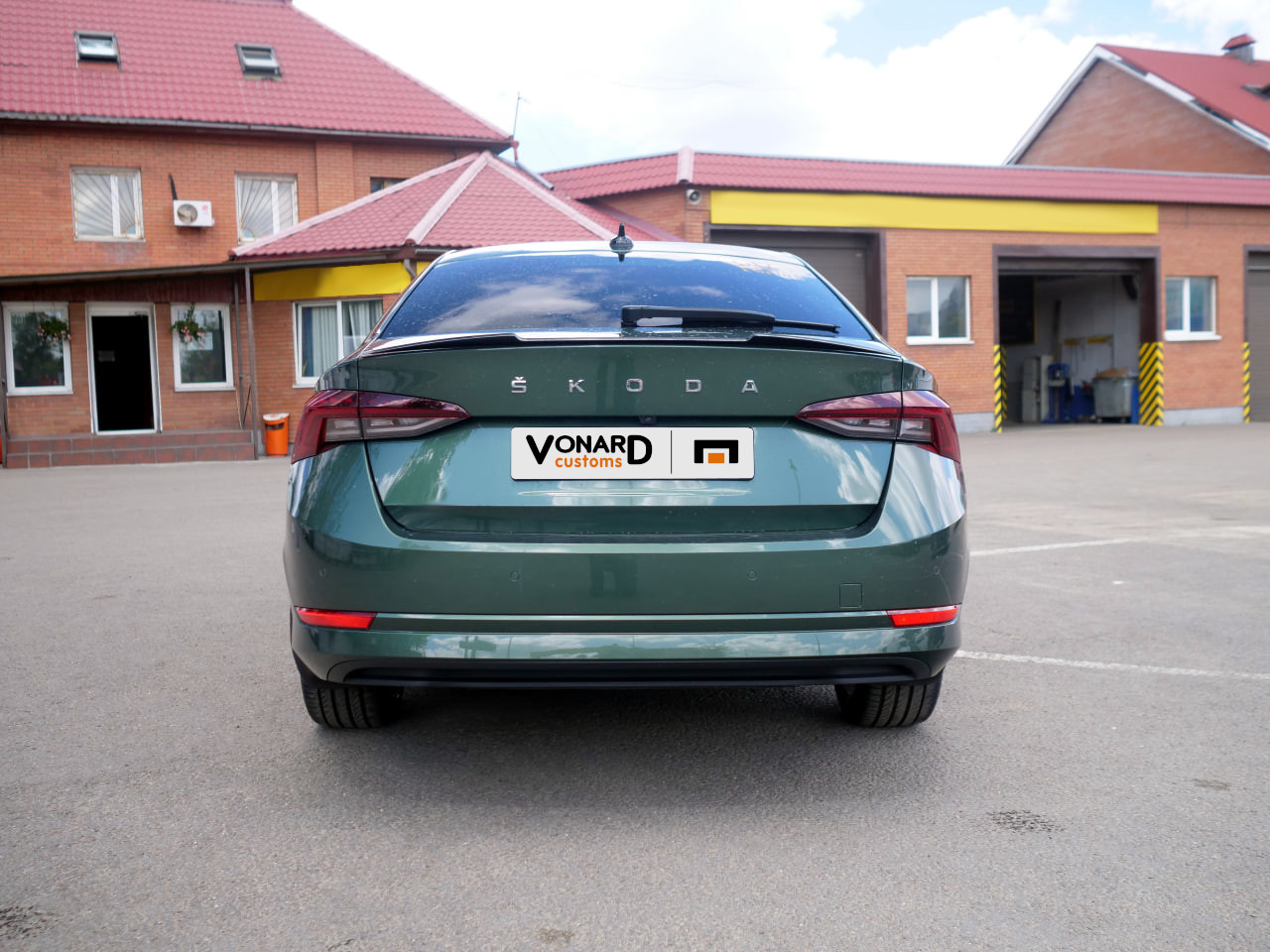 картинка Спойлер лезвие крышки багажника Skoda Octavia 4 A8 vonard customs 