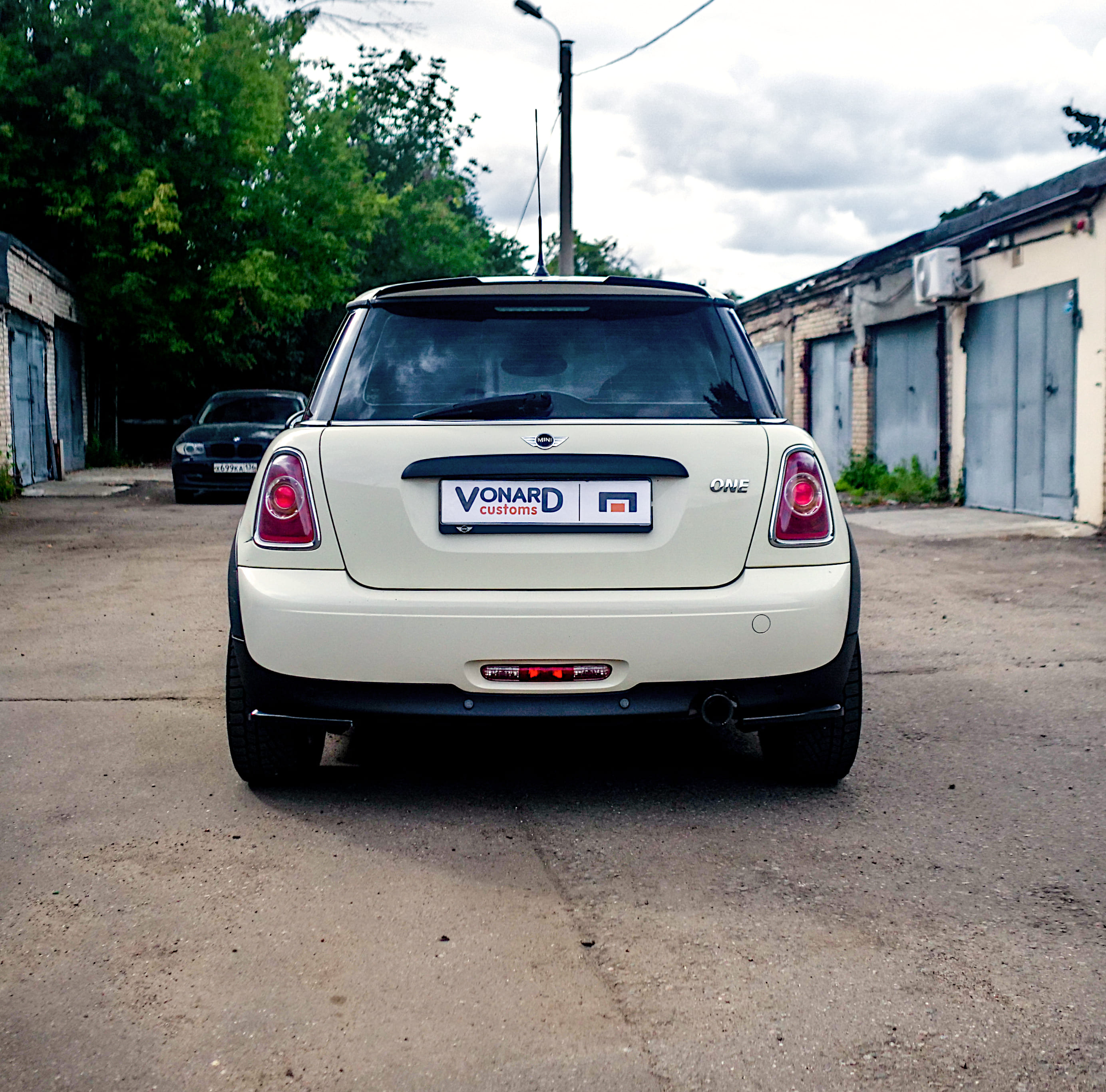 картинка Спойлер лезвие крышки багажника MINI Hatch R56 vonard customs 