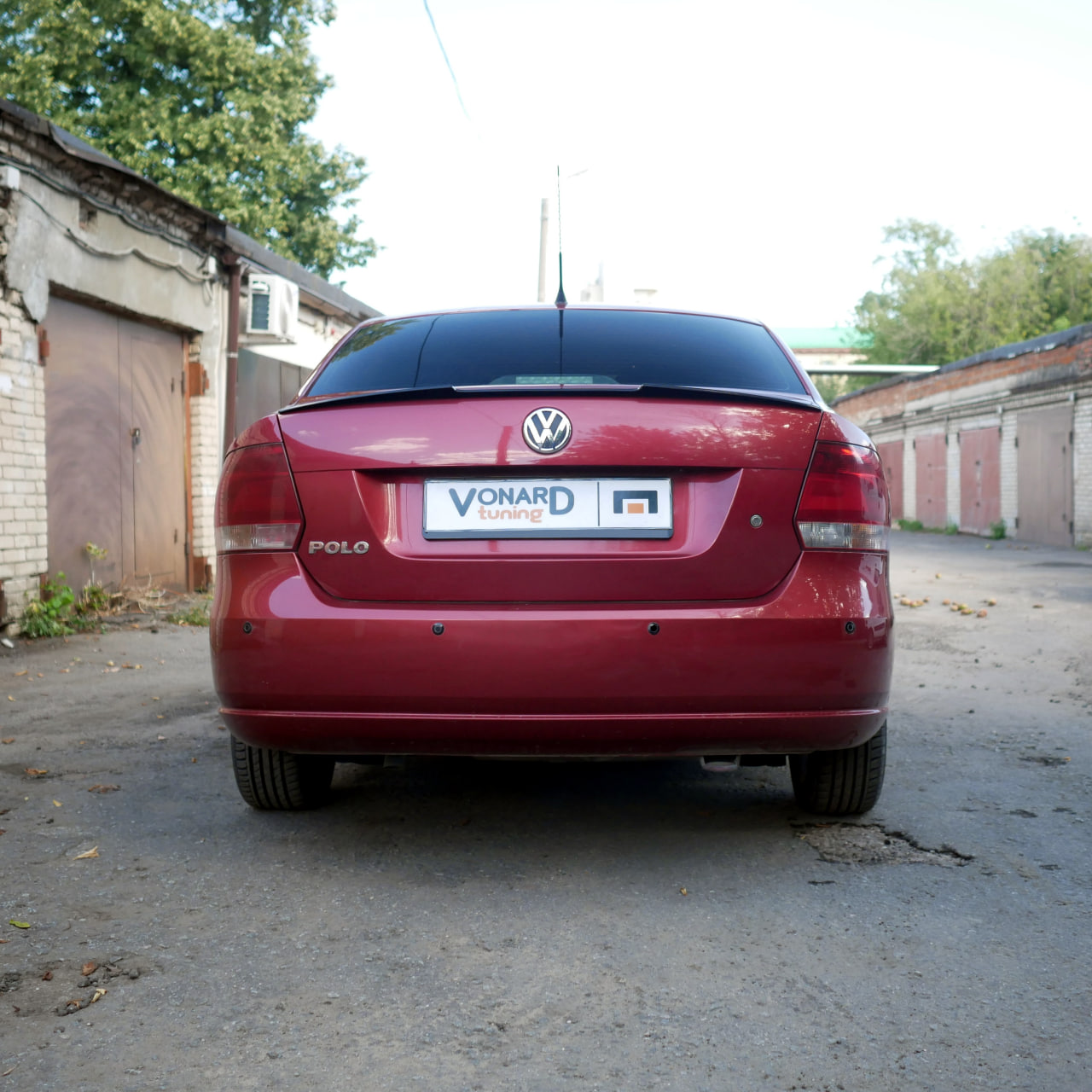 картинка Спойлер лезвие крышки багажника VW Polo 5 седан - черный металлик vonard customs 