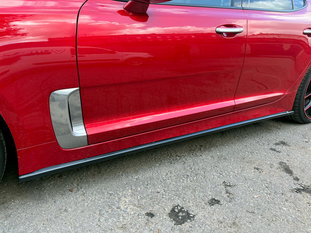 картинка Лезвия под пороги KIA Stinger 1 vonard customs 