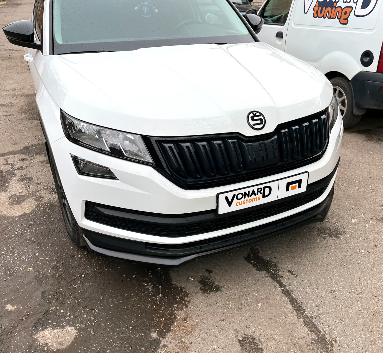 картинка Сплиттер переднего бампера Skoda Kodiaq 1 стандарт (ver. 2) - текстура vonard customs 