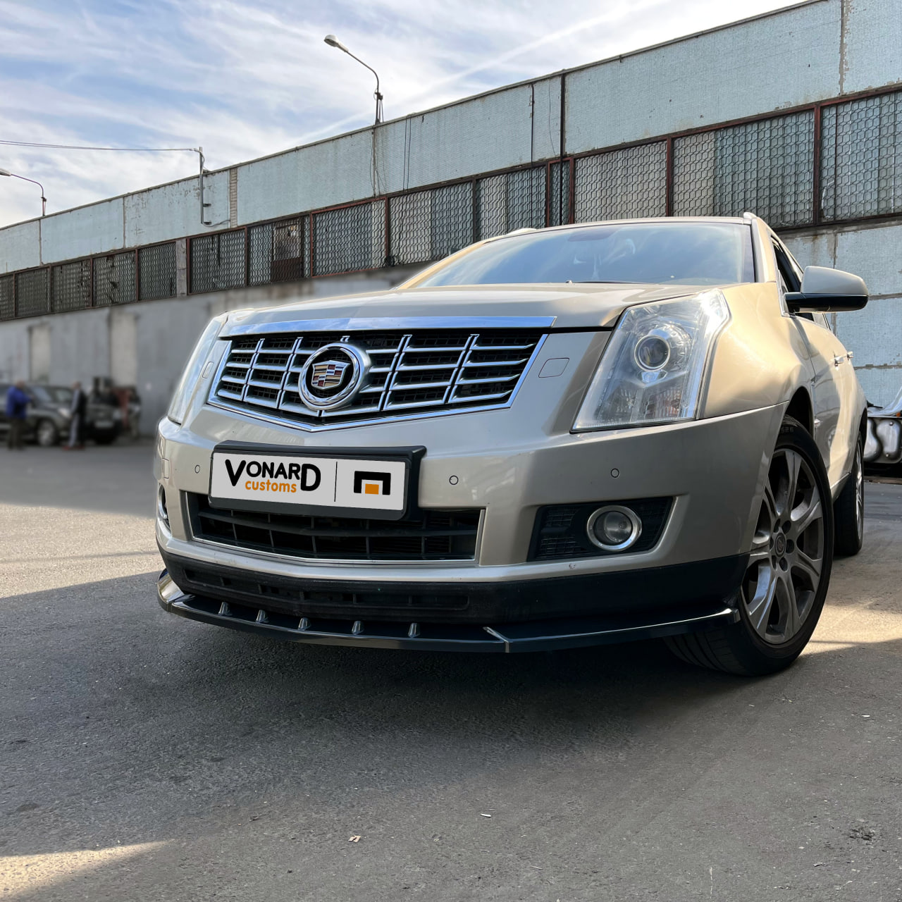 картинка Сплиттер переднего бампера Cadillac SRX 2 - под покраску vonard customs 