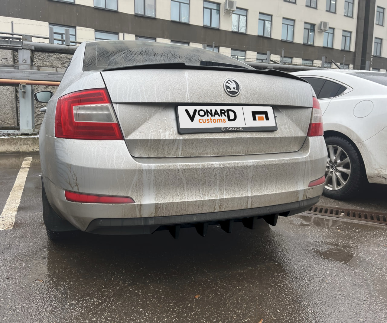 картинка Диффузор вставка заднего бампера Skoda Octavia 3 A7 (ver. 1) - текстура vonard customs 