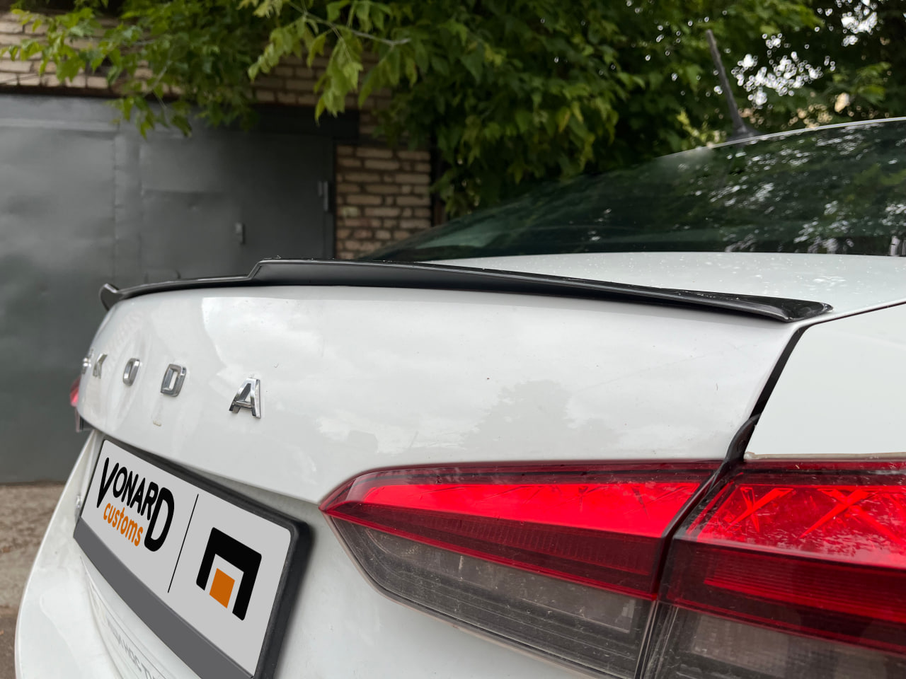 картинка Спойлер лезвие крышки багажника Skoda Rapid (ver. 2) vonard customs 