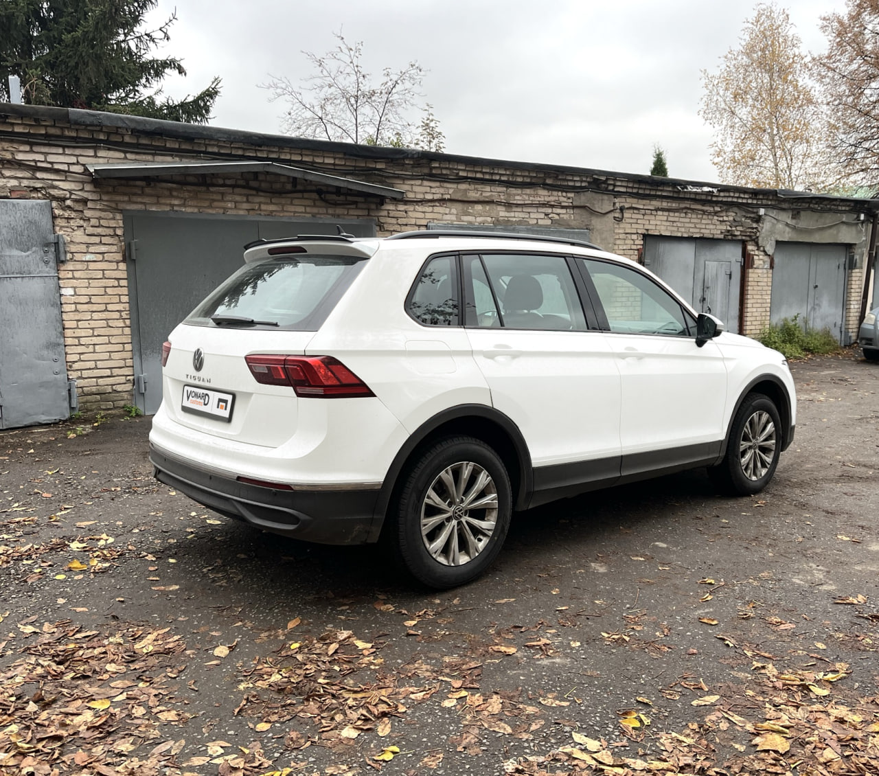 картинка Спойлер лезвие крышки багажника VW Tiguan 2 (короткий) - под покраску vonard customs 