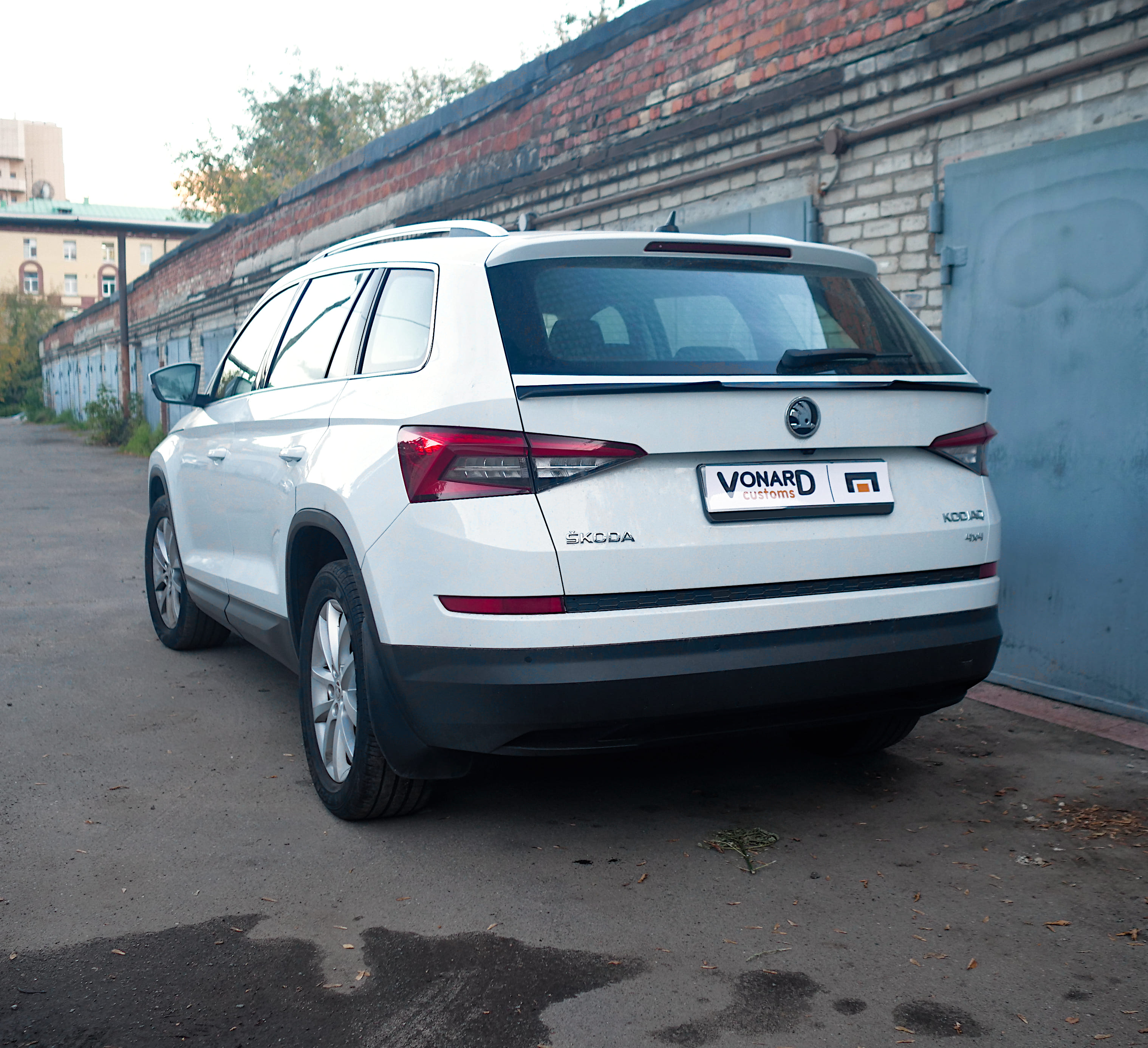 картинка Спойлер лезвие крышки багажника (нижний) Skoda Kodiaq 1 - под покраску vonard customs 