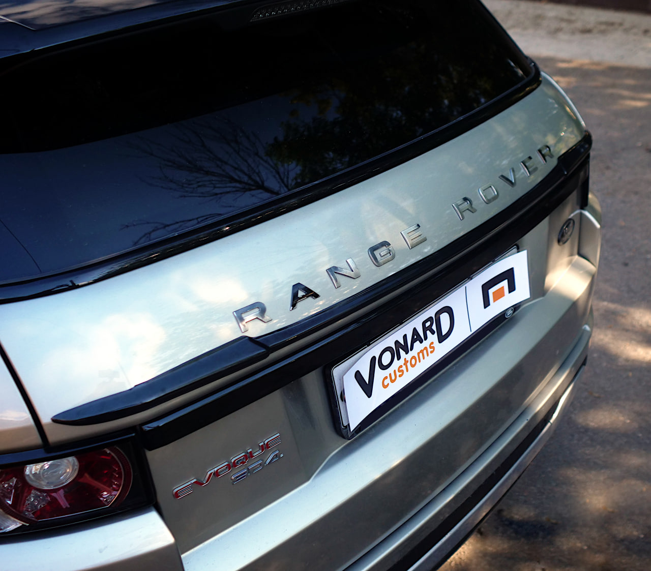 картинка Спойлер лезвие крышки багажника (нижний) Range Rover Evoque - под покраску vonard customs 