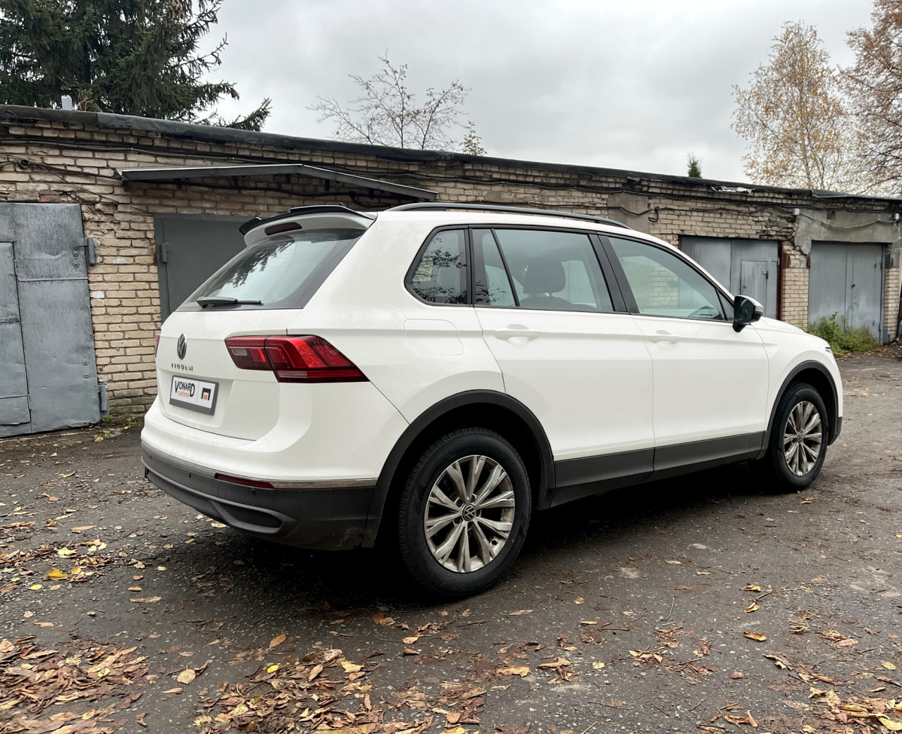 картинка Спойлер лезвие крышки багажника VW Tiguan 2 - под покраску vonard customs 