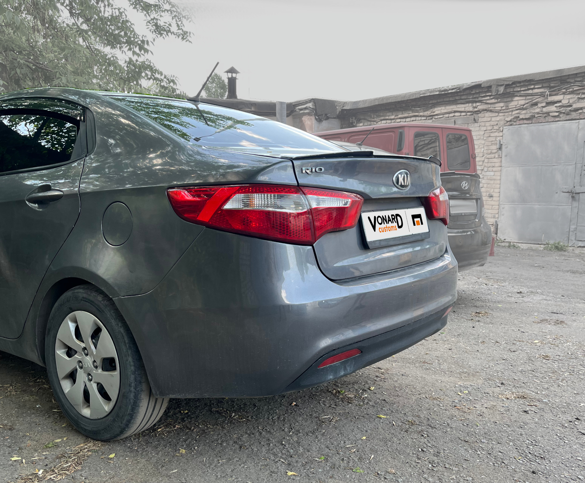 картинка Спойлер лезвие крышки багажника Kia Rio 3 (Ver. 2- Slim) vonard customs 