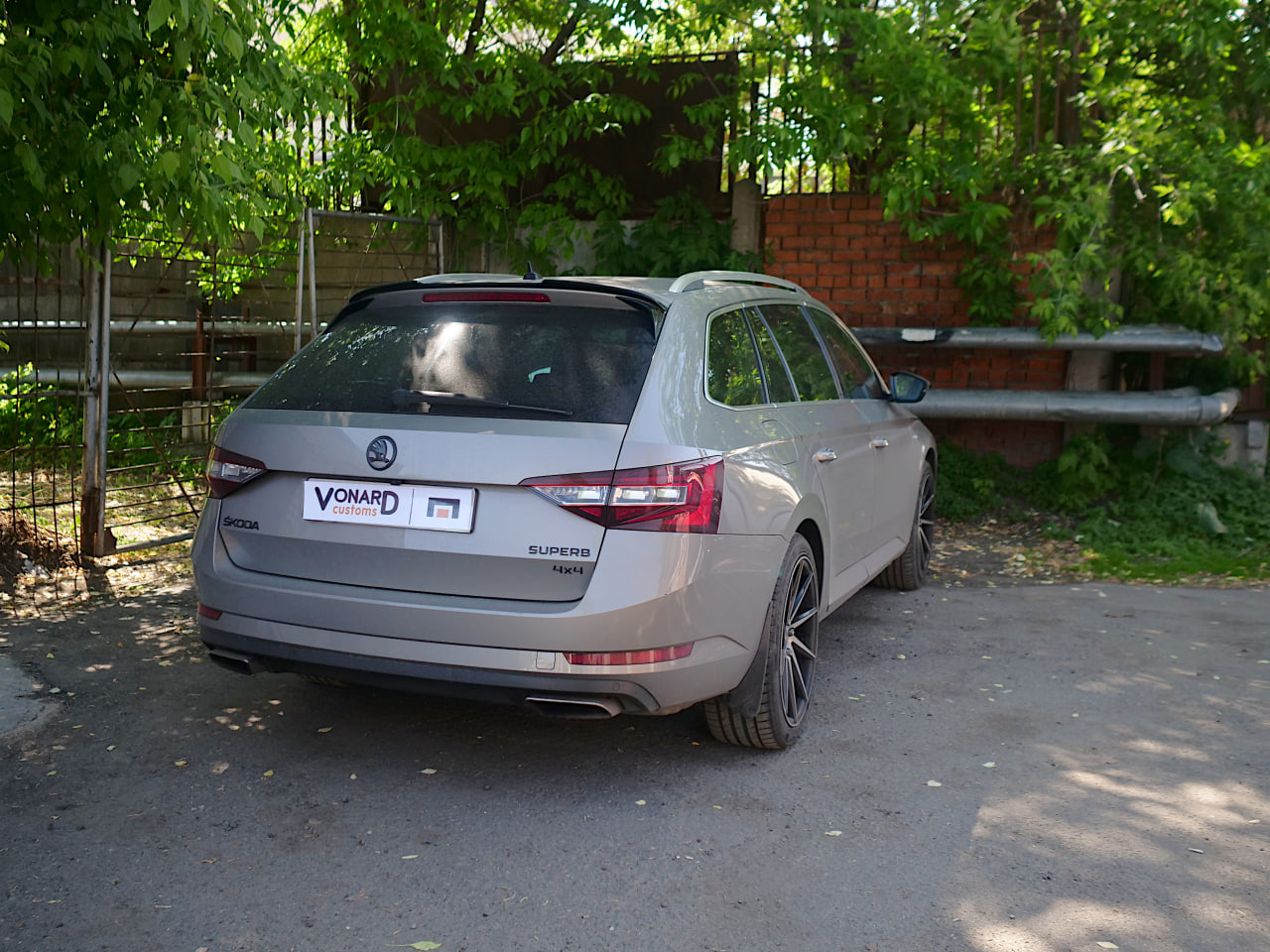 картинка Спойлер лезвие крышки багажника Skoda Superb 3 универсал vonard customs 
