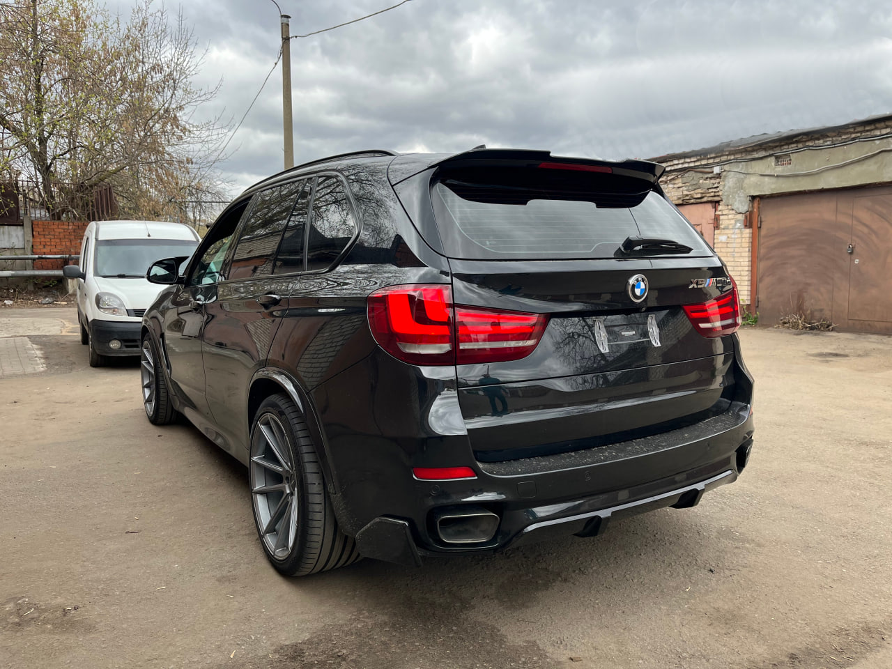 картинка Спойлер лезвие крышки багажника BMW X5 F15 vonard customs 